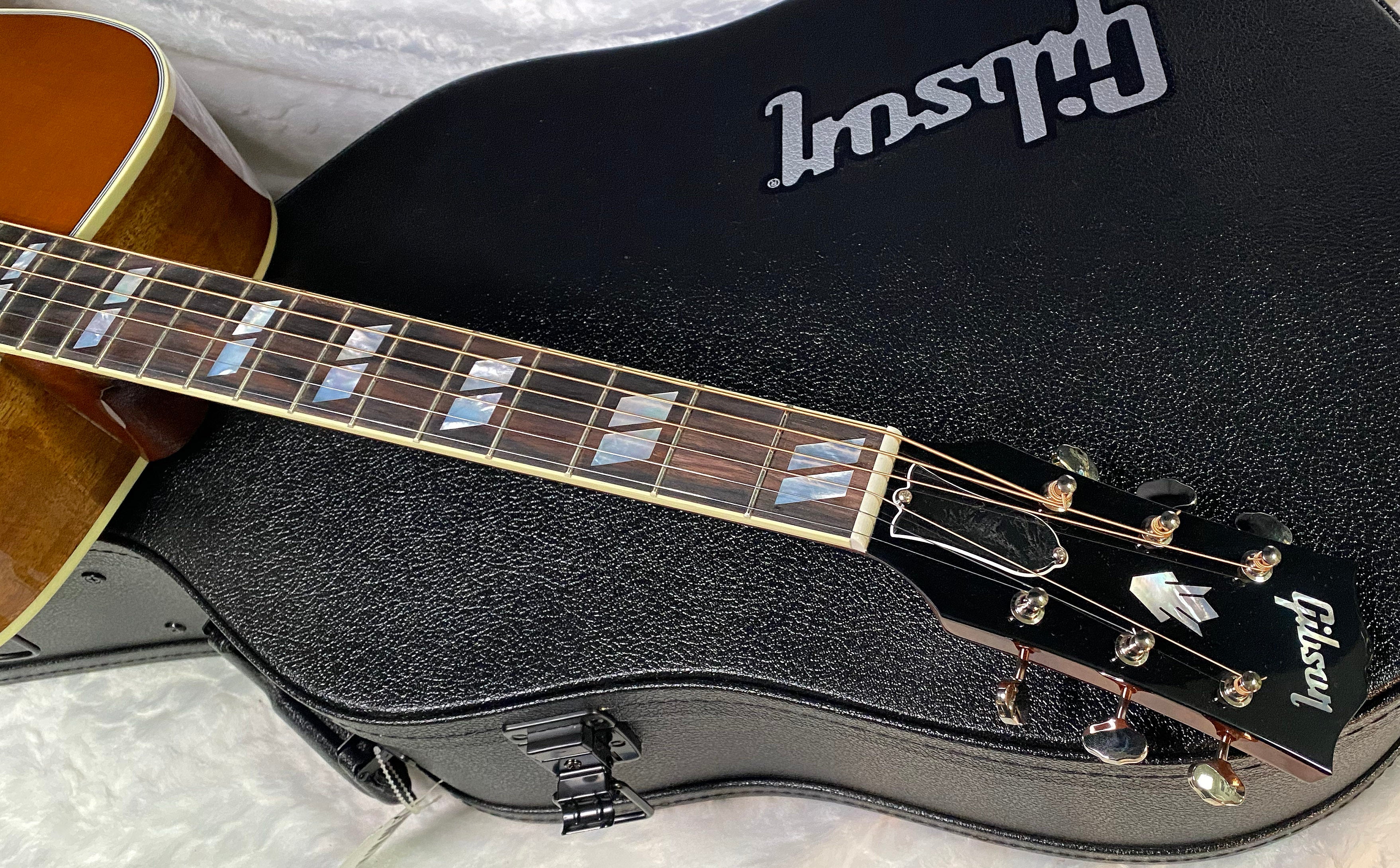 NEW! Gibson Custom Shop Hummingbird Koa/Carpathian Spruce Acoustic-Electric Guitar - Honeyburst - 4.55lbs - Authorized Dealer! G06406