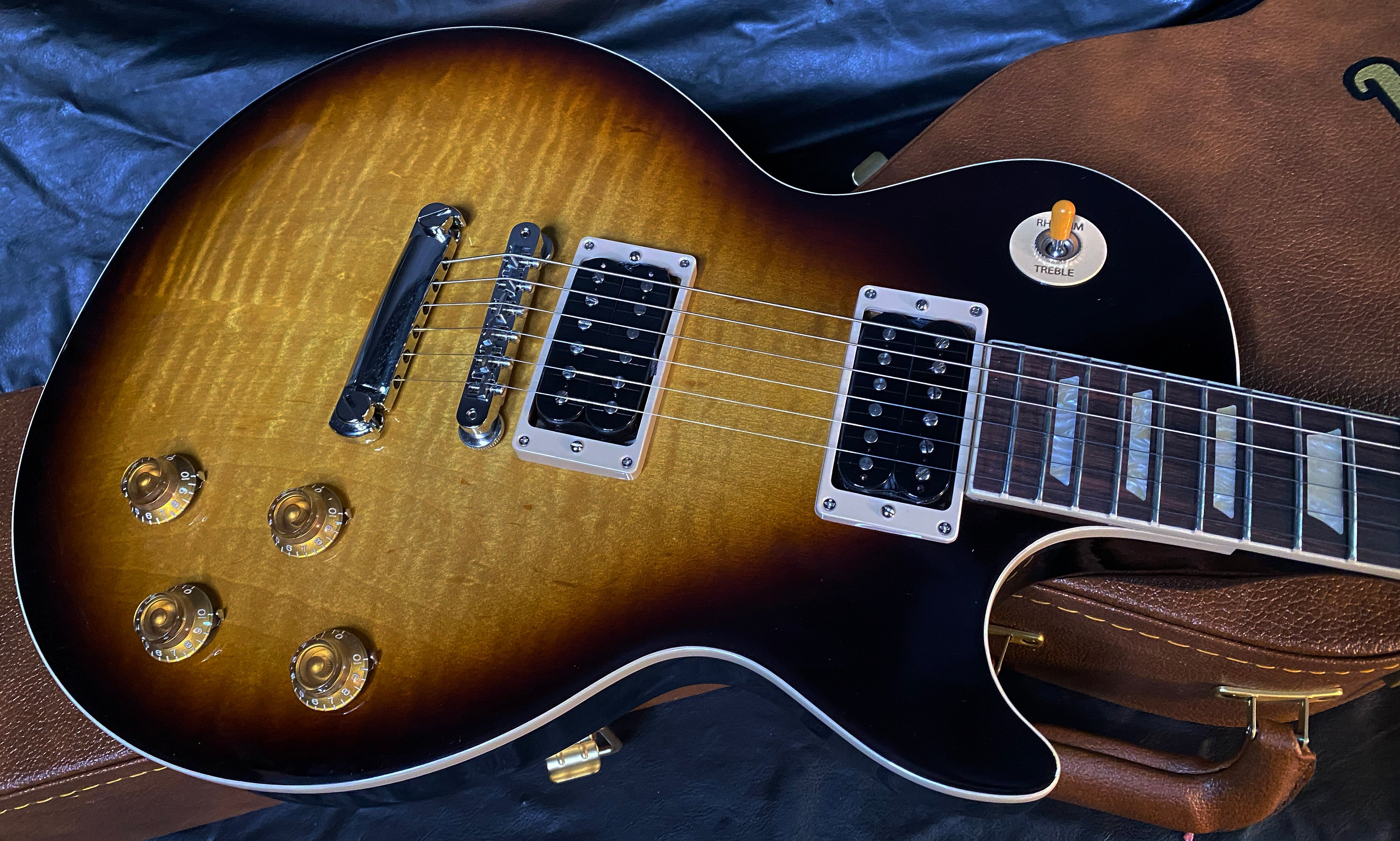 Gibson – bizarreguitarreno