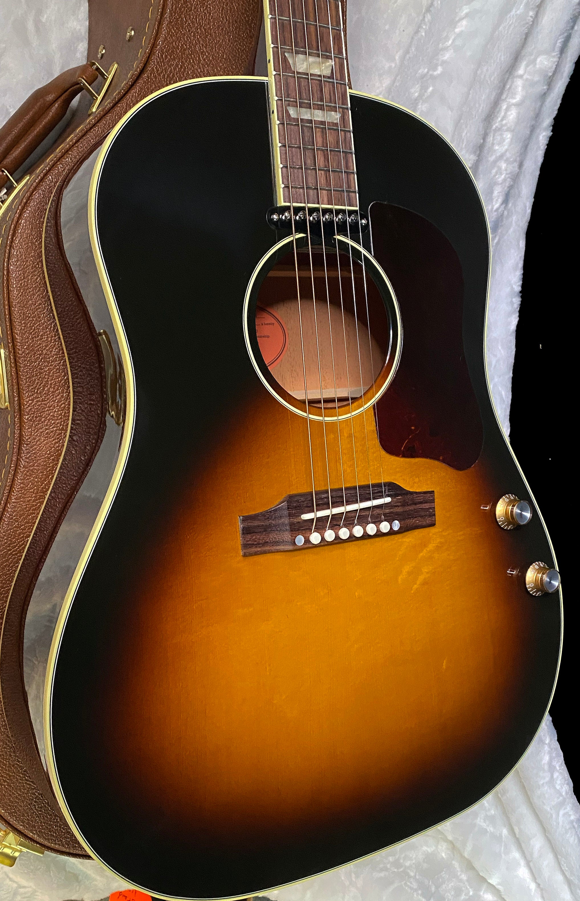 NEW ! Gibson J-160E Original - Vintage Sunburst - 4.3 lbs - Authorized Dealer - In Stock - G06409