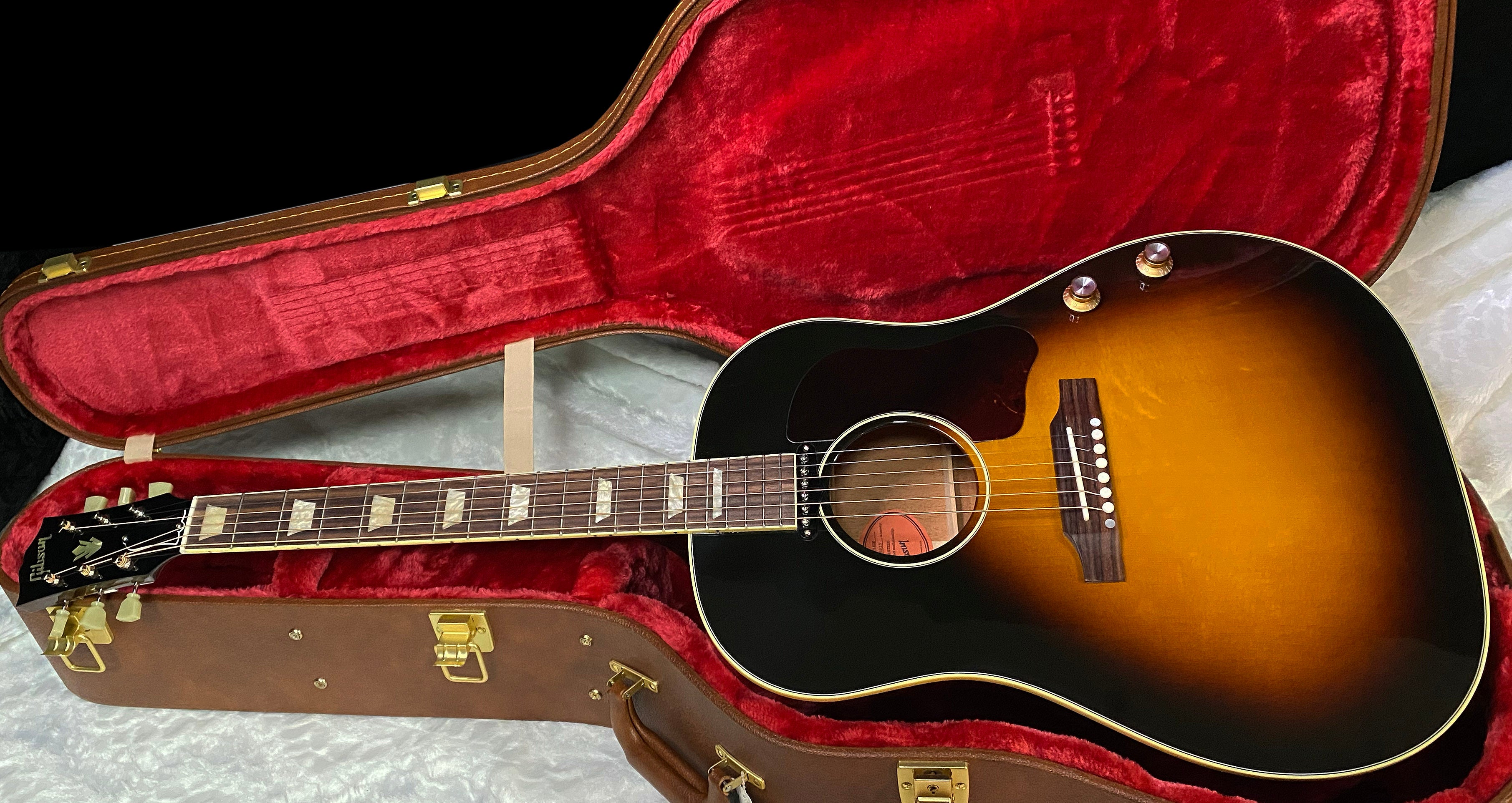 NEW ! Gibson J-160E Original - Vintage Sunburst - 4.3 lbs - Authorized Dealer - In Stock - G06409