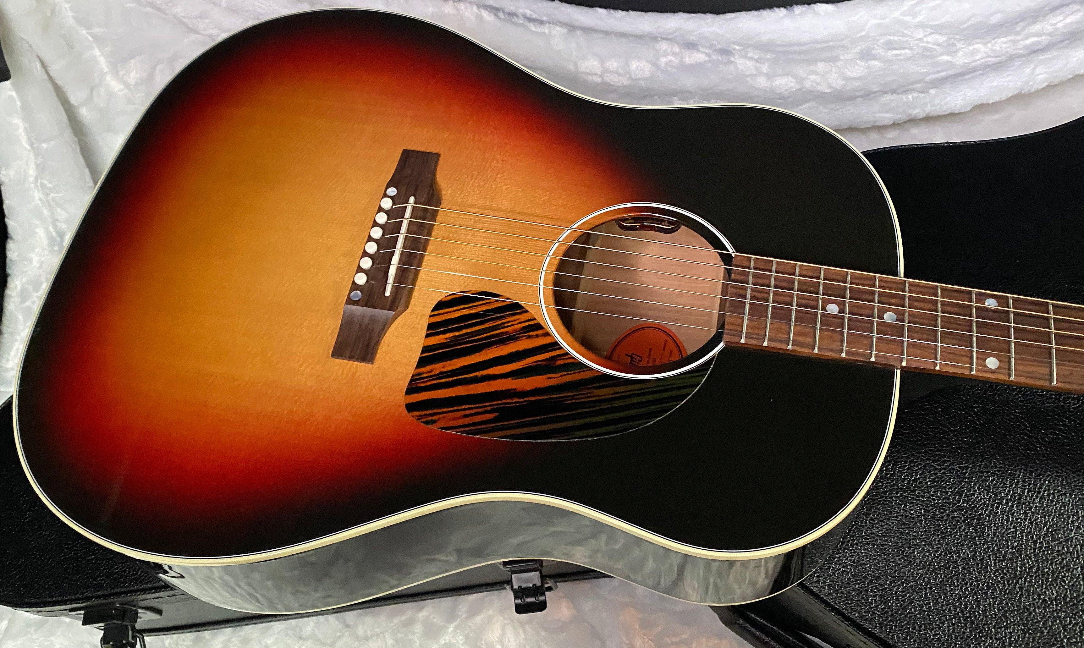 NEW! Gibson Custom Shop Limited Run J-45 Standard Long Scale Vintage Sunburst Gloss - Authorized Dealer - 4.7lbs - G06397