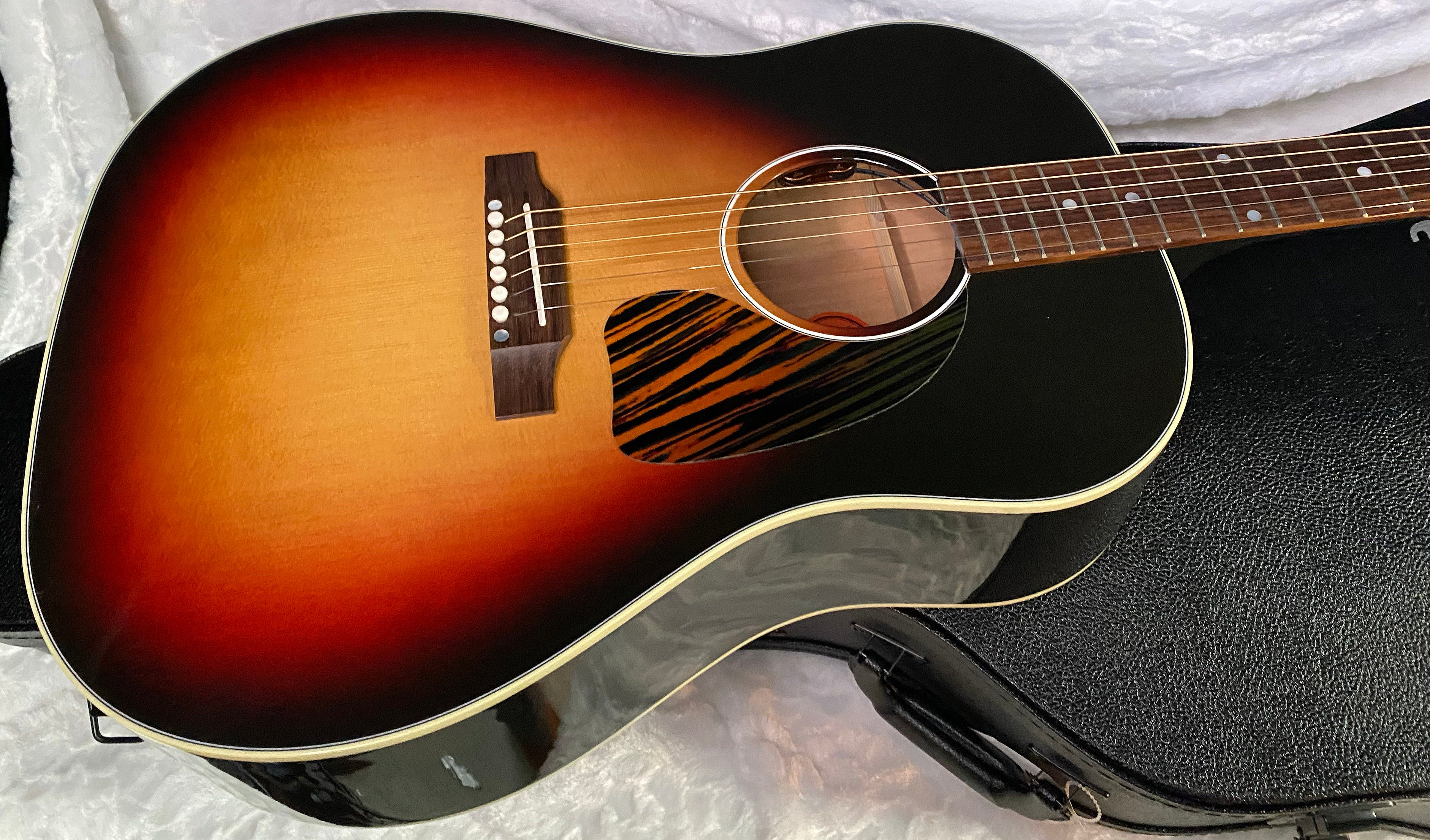 NEW! Gibson Custom Shop Limited Run J-45 Standard Long Scale Vintage Sunburst Gloss - Authorized Dealer - 4.7lbs - G06397