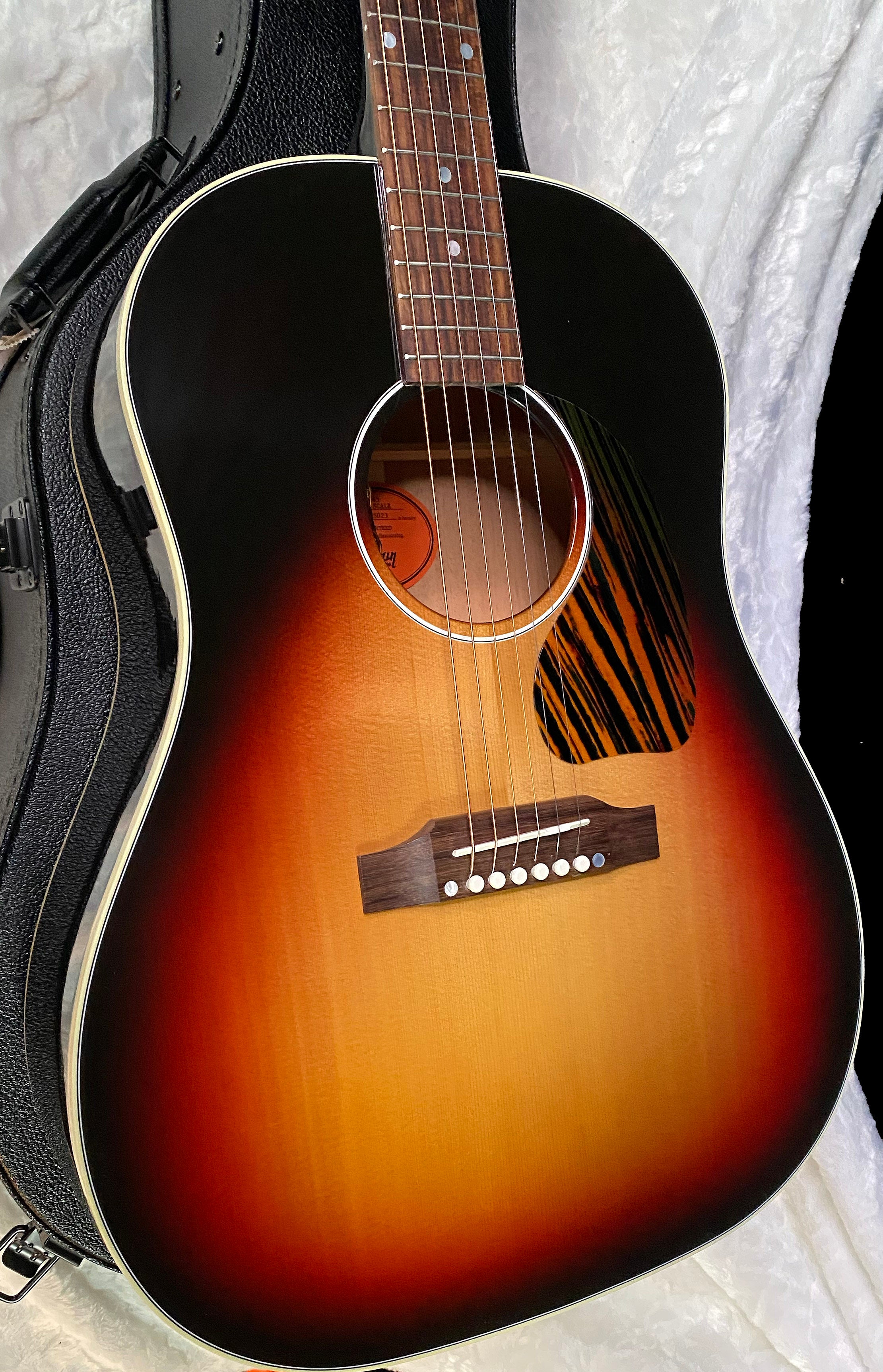 NEW! Gibson Custom Shop Limited Run J-45 Standard Long Scale Vintage Sunburst Gloss - Authorized Dealer - 4.7lbs - G06397