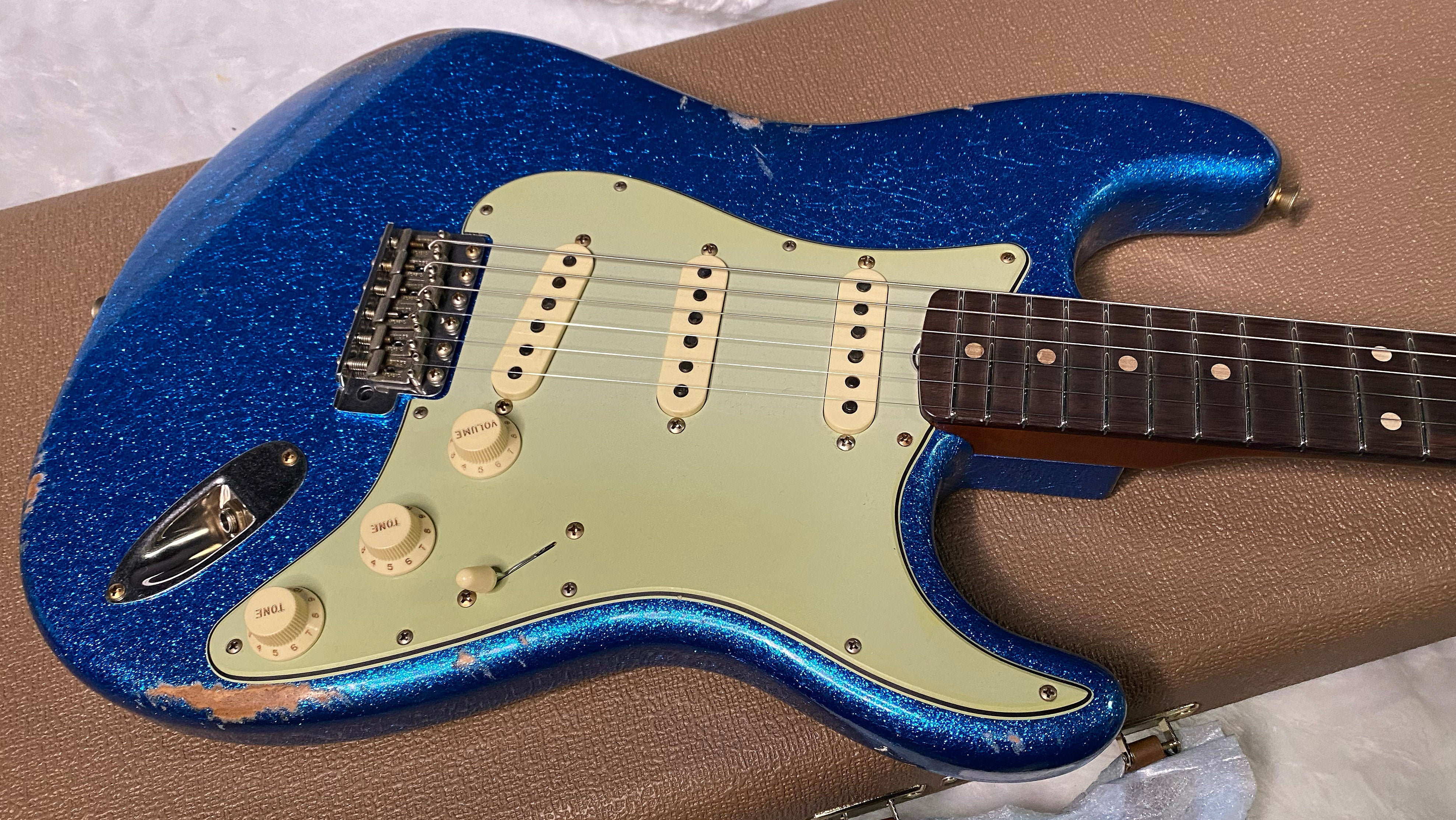 NEW ! Fender Custom Shop Limited Edition 1960's DUALMAG II Stratocaster - Journeyman Relic - Aged Blue Sparkle Finish - AAA Rosewood Board - Authorized Dealer - 7.9lbs - G07110
