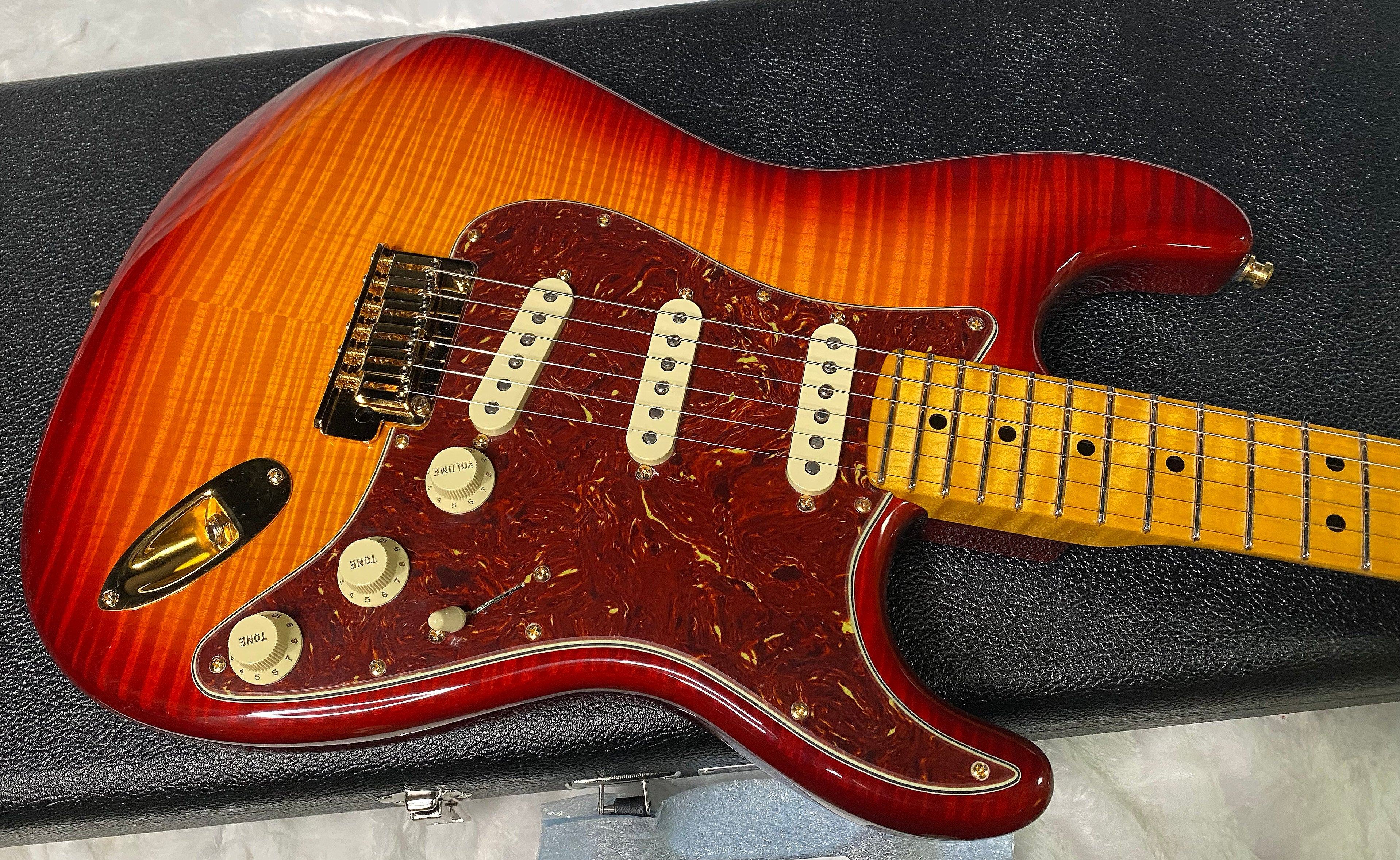 NEW! Fender Limited Edition Custom Deluxe AAA Flame Stratocaster - Hand Wound Pick-Ups - Gold Hardware - Aged Cherry Sunburst - 7.6lbs - Authorized Dealer - G07114 - WOW!