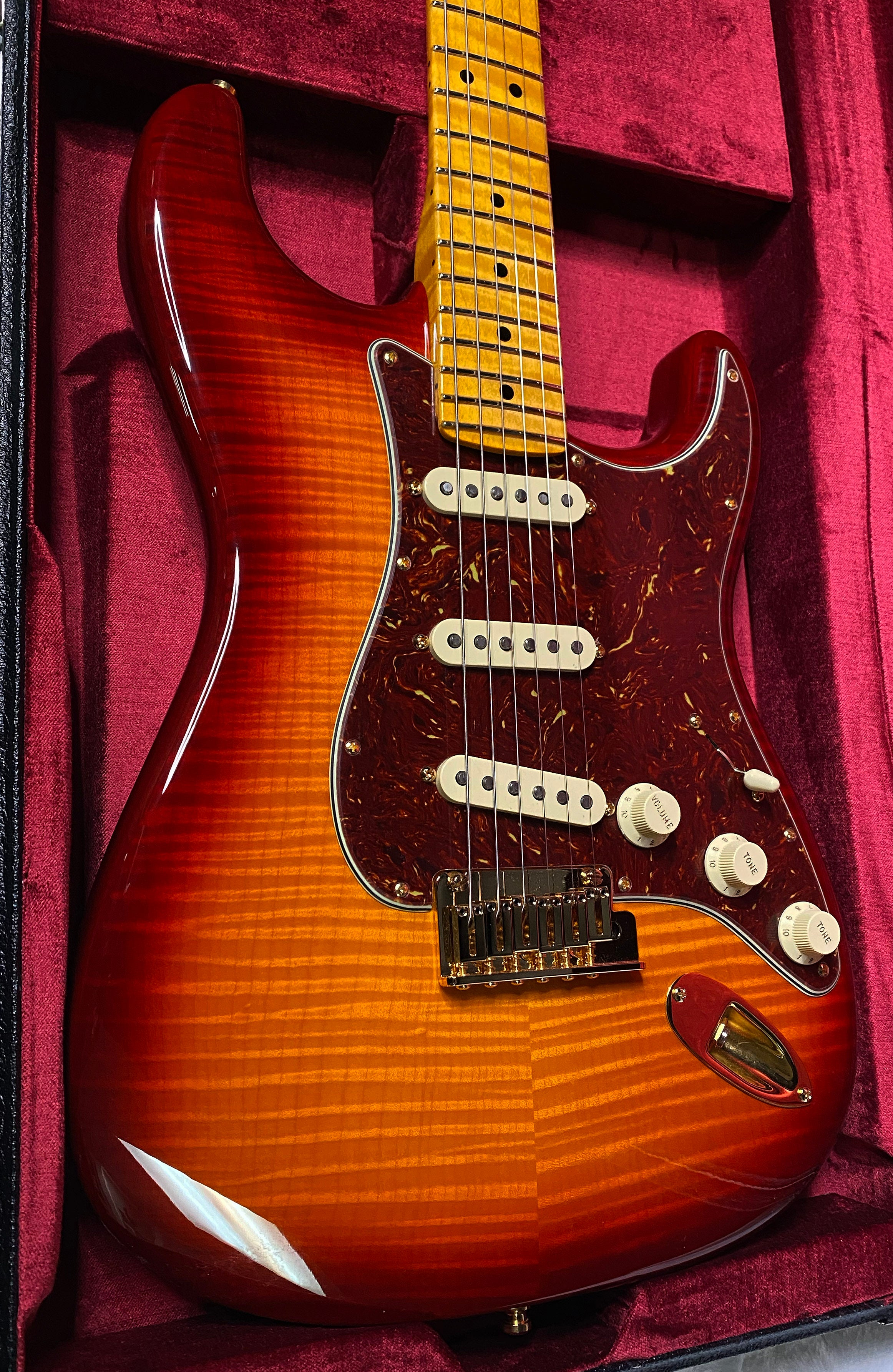 NEW! Fender Limited Edition Custom Deluxe AAA Flame Stratocaster - Hand Wound Pick-Ups - Gold Hardware - Aged Cherry Sunburst - 7.6lbs - Authorized Dealer - G07114 - WOW!