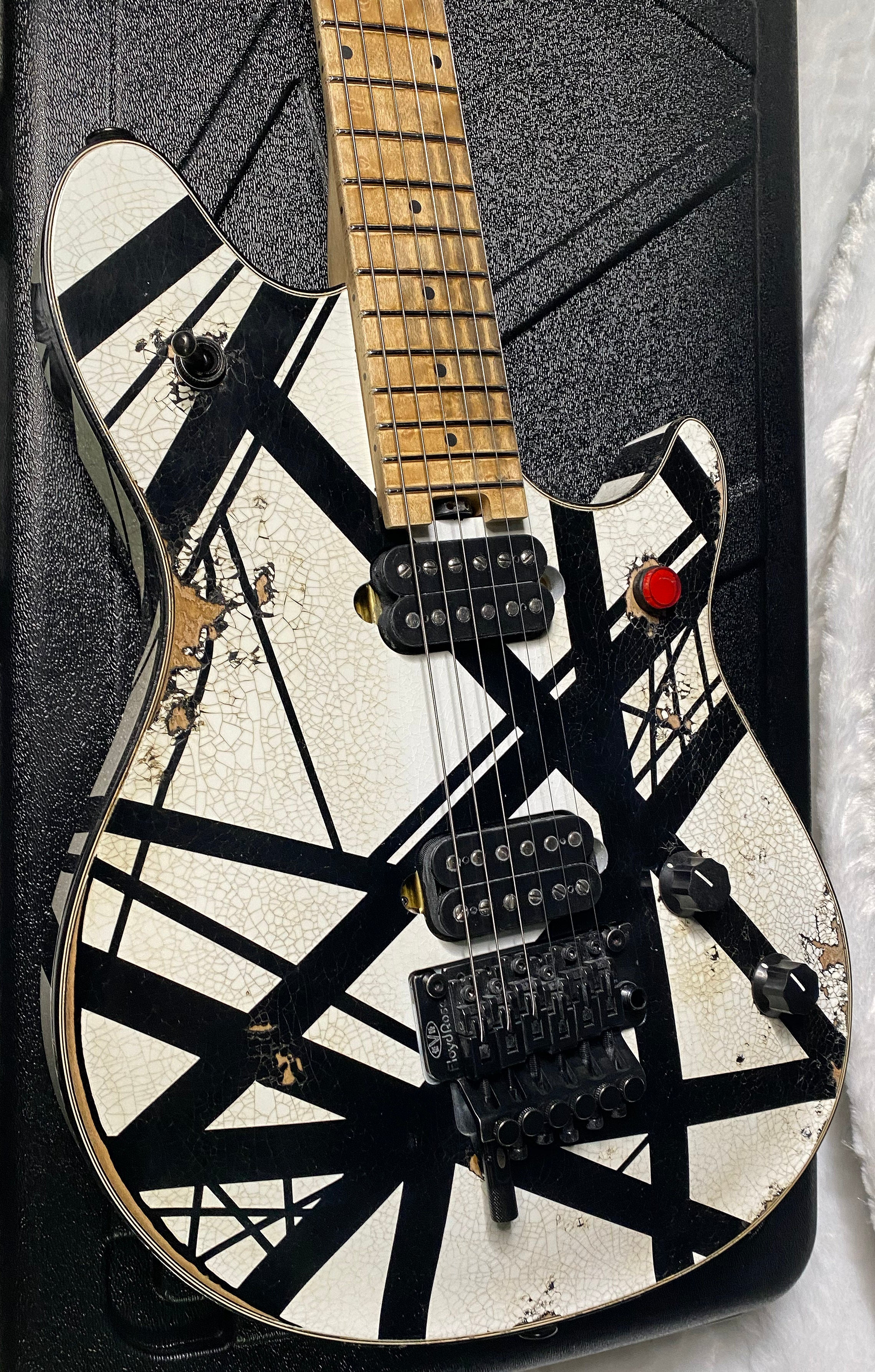 NEW! EVH Custom Shop Wolfgang Special Edition Relic Black and White Stripes - 7.7lbs - ULTRA RARE! Authorized Dealer - G07119
