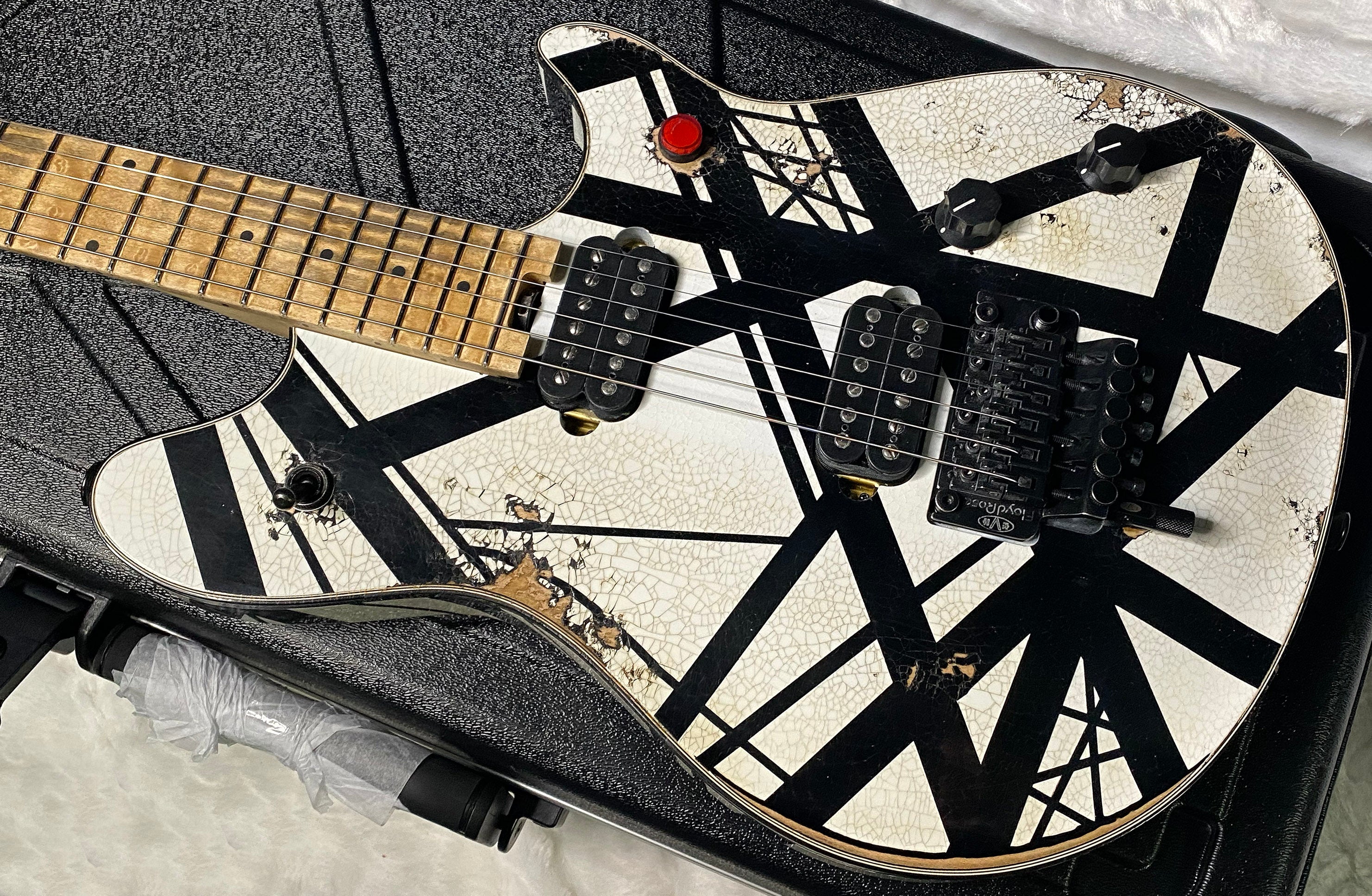 NEW! EVH Custom Shop Wolfgang Special Edition Relic Black and White Stripes - 7.7lbs - ULTRA RARE! Authorized Dealer - G07119