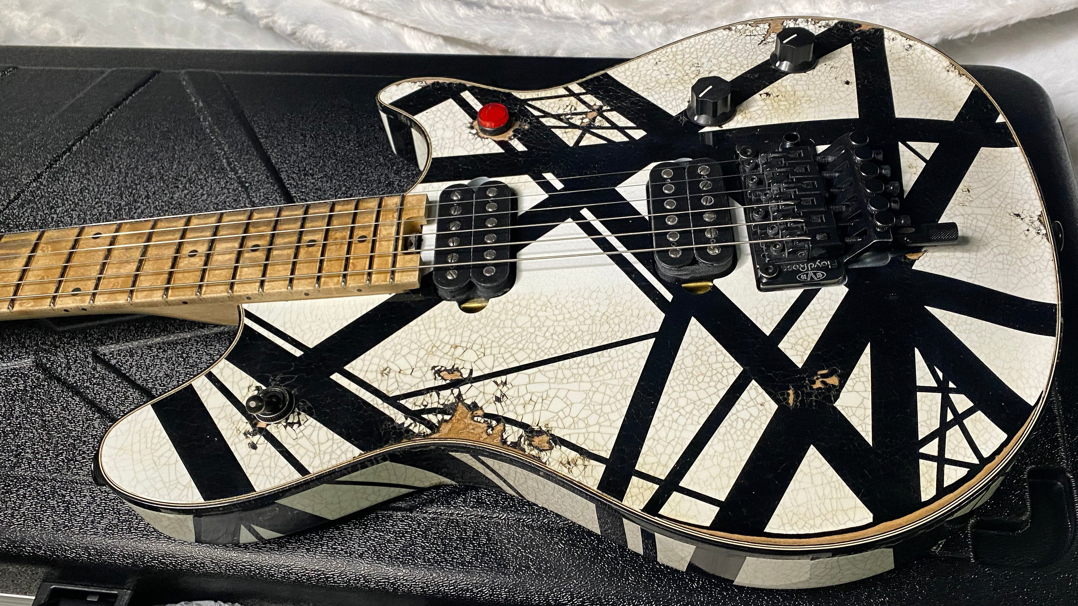 NEW! EVH Custom Shop Wolfgang Special Edition Relic Black and White Stripes - 7.7lbs - ULTRA RARE! Authorized Dealer - G07119