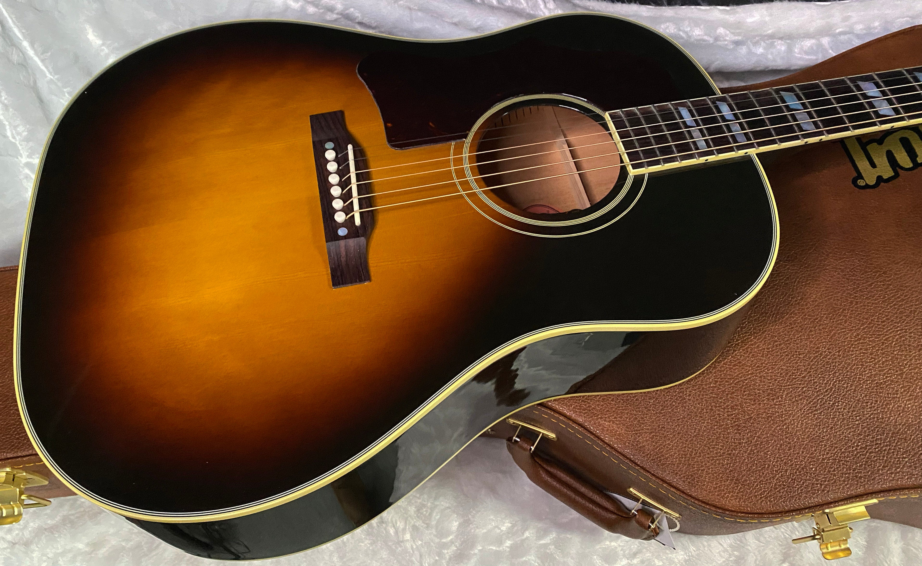 NEW ! Gibson Southern Jumbo Original - Left Handed - Vintage Sunburst - 4.35 lbs - Authorized Dealer - G07129