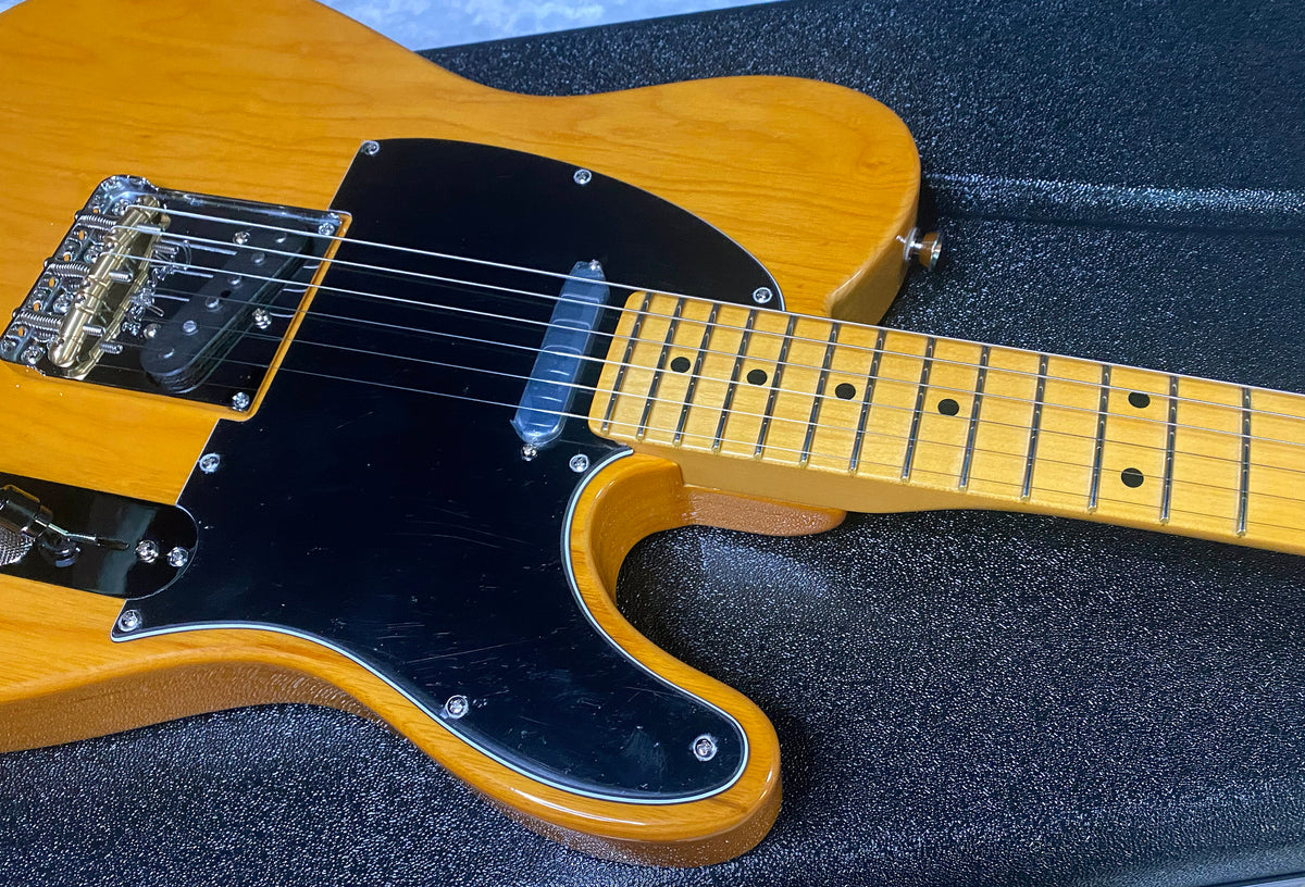 NEW ! Fender American Professional Telecaster - Maple Fingerboard - Ash Body - Natural Finish - 7.25 lbs - Authorized Dealer - G07851