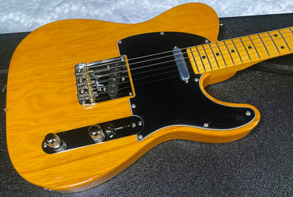 NEW ! Fender American Professional Telecaster - Maple Fingerboard - Ash Body - Natural Finish - 7.25 lbs - Authorized Dealer - G07851