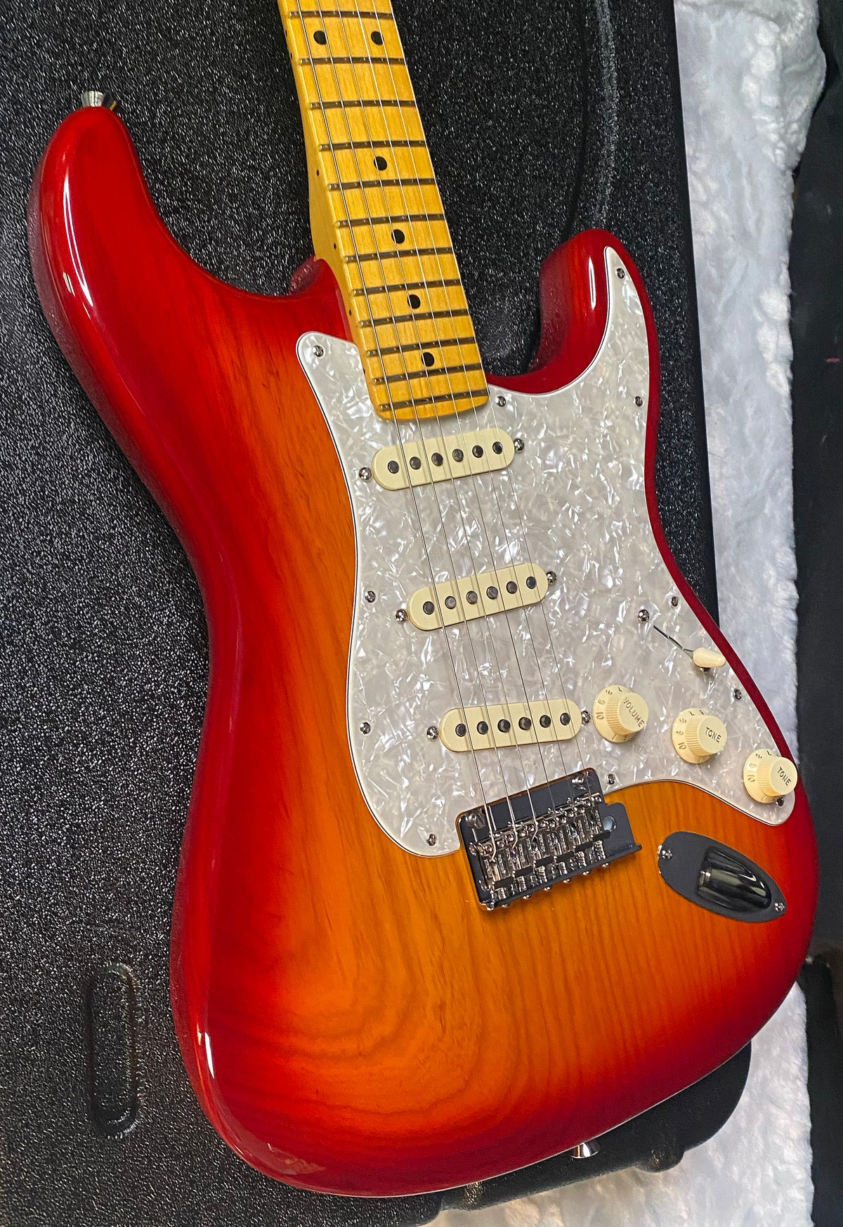 NEW! Fender American Professional Stratocaster - Ash - Aged Cherry Sunburst Finish - Authorized Dealer - G07874