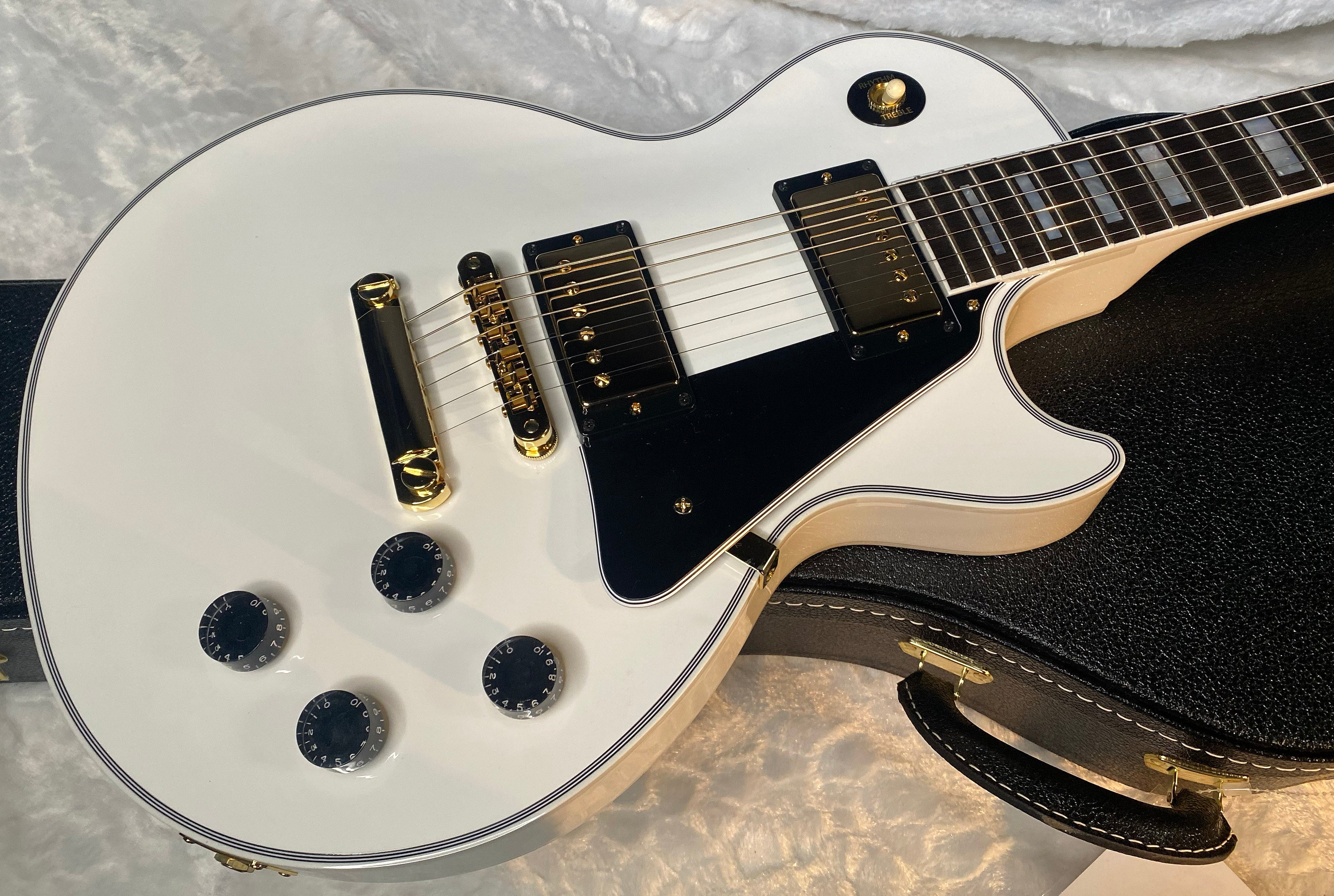 NEW! Gibson Les Paul Custom - Alpine White - Ebony Board - Authorized Dealer - In Stock! - 9.7lbs - G06432