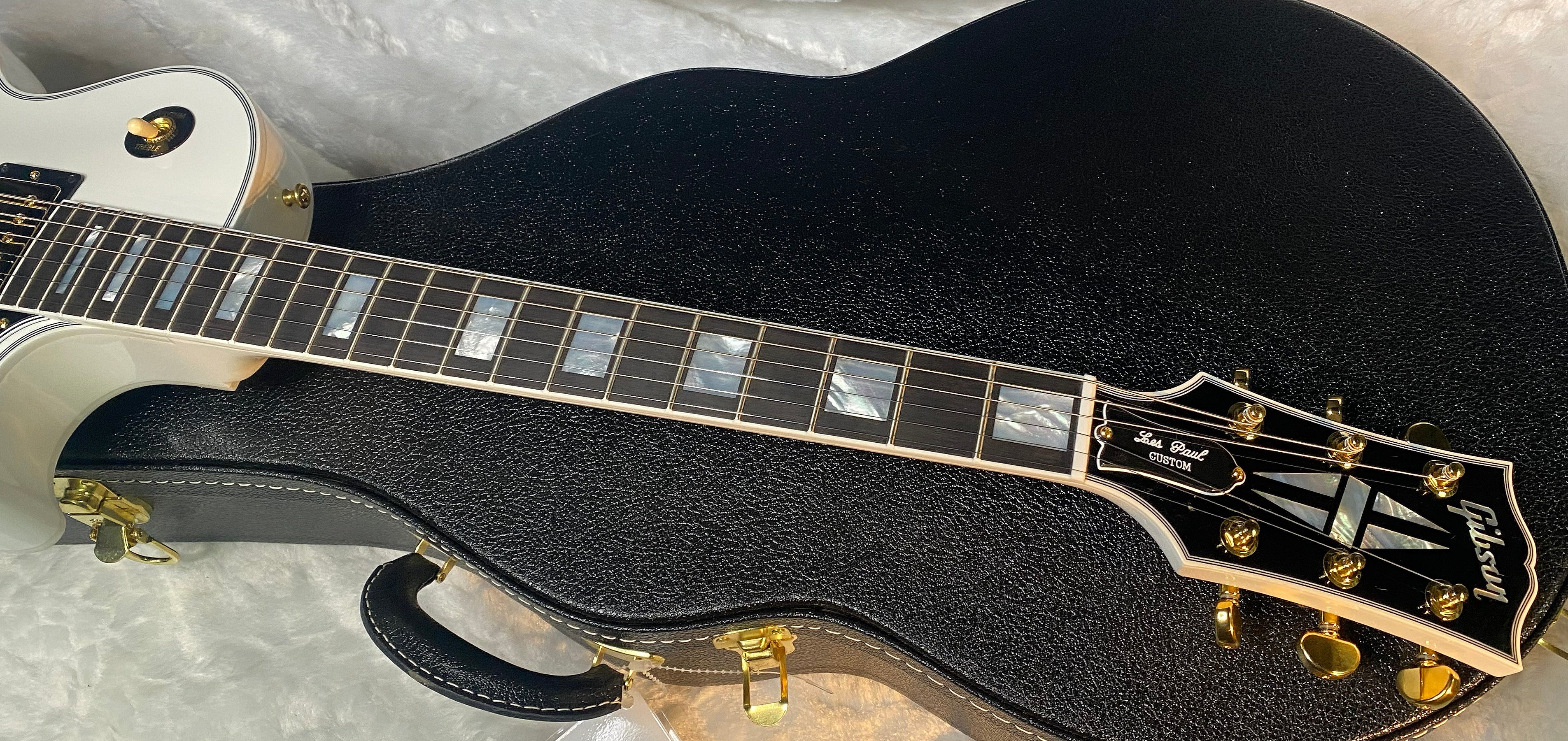 NEW! Gibson Les Paul Custom - Alpine White - Ebony Board - Authorized Dealer - In Stock! - 9.7lbs - G06432