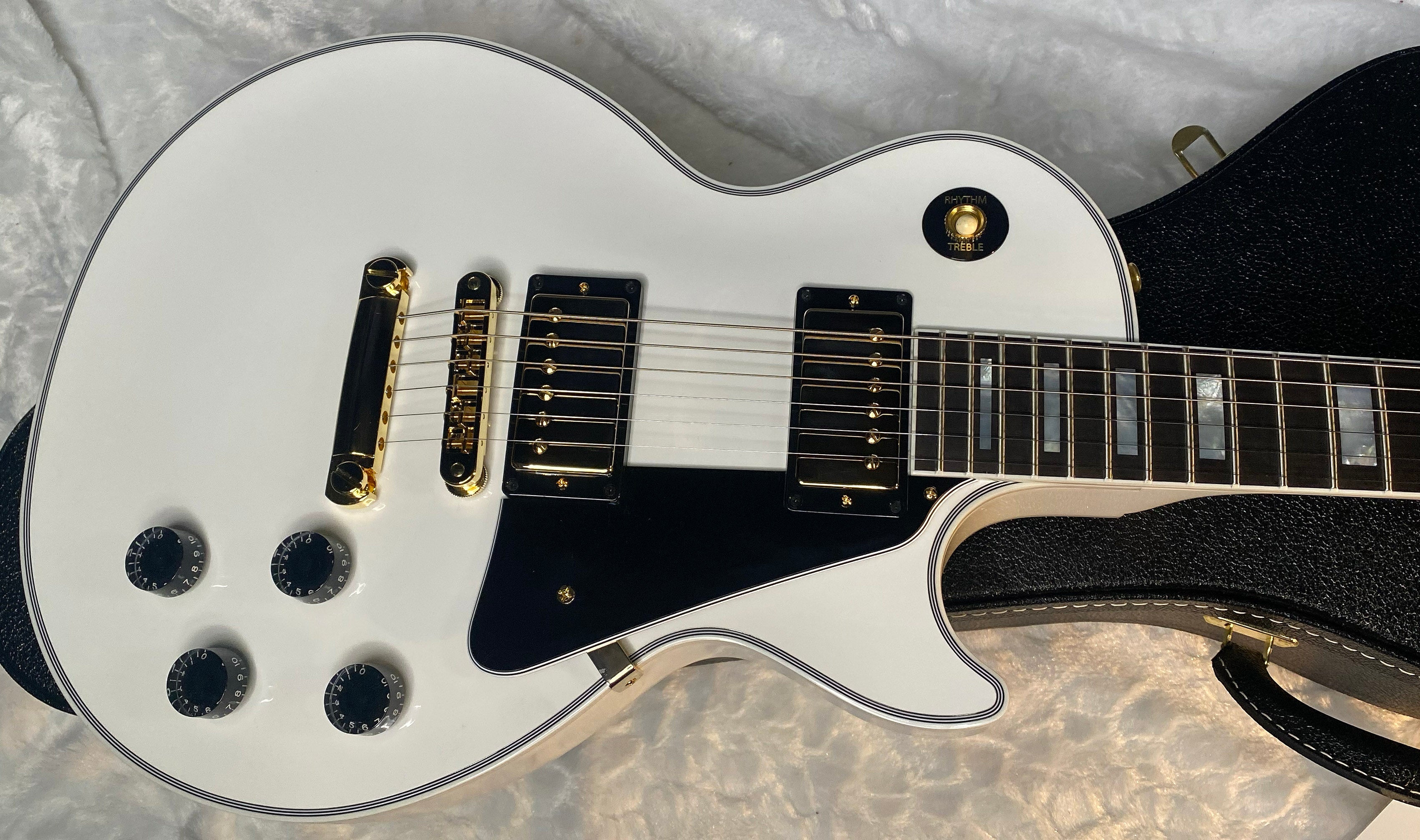 NEW! Gibson Les Paul Custom - Alpine White - Ebony Board - Authorized Dealer - In Stock! - 9.7lbs - G06432