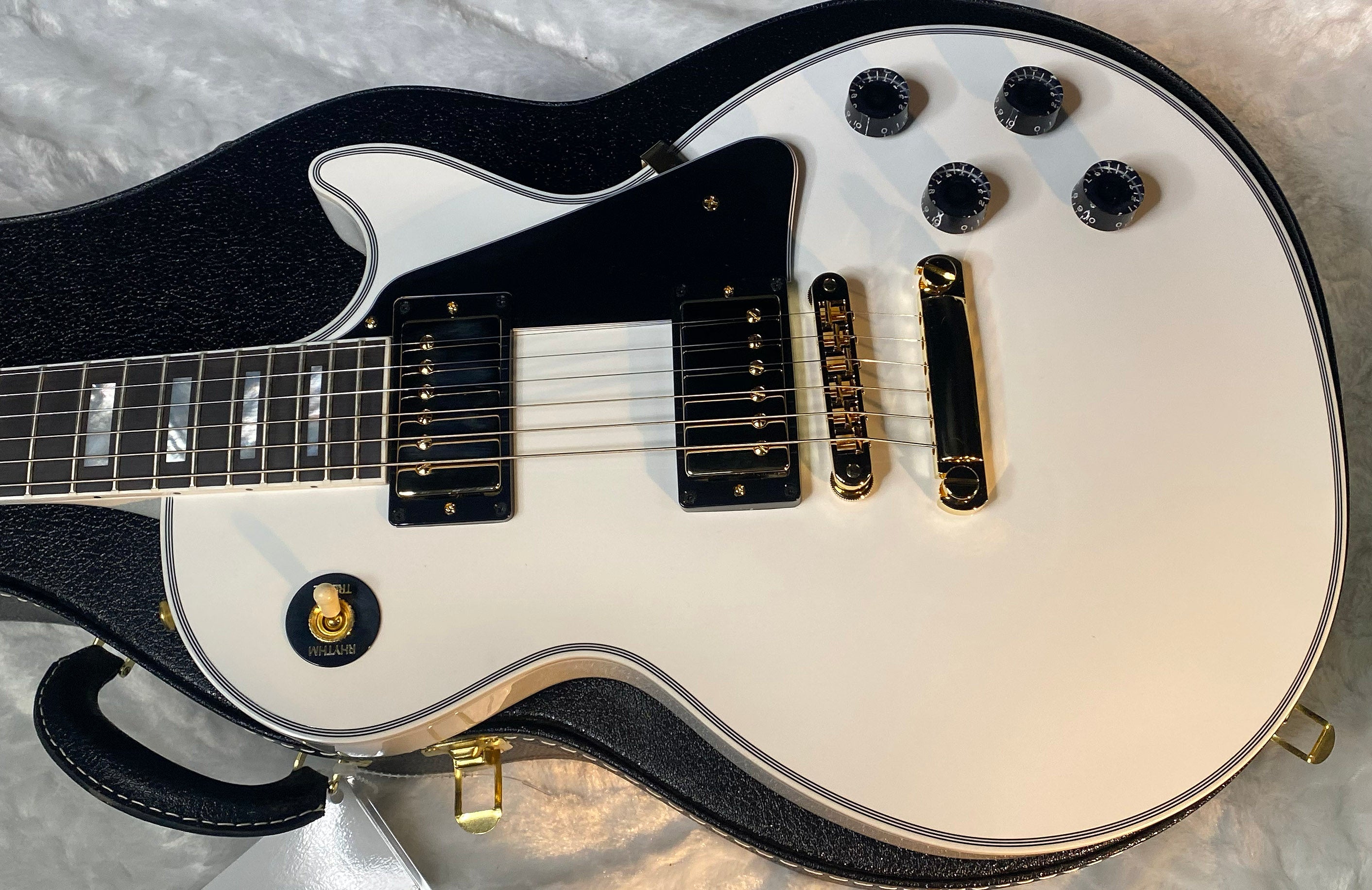 NEW! Gibson Les Paul Custom - Alpine White - Ebony Board - Authorized Dealer - In Stock! - 9.7lbs - G06432