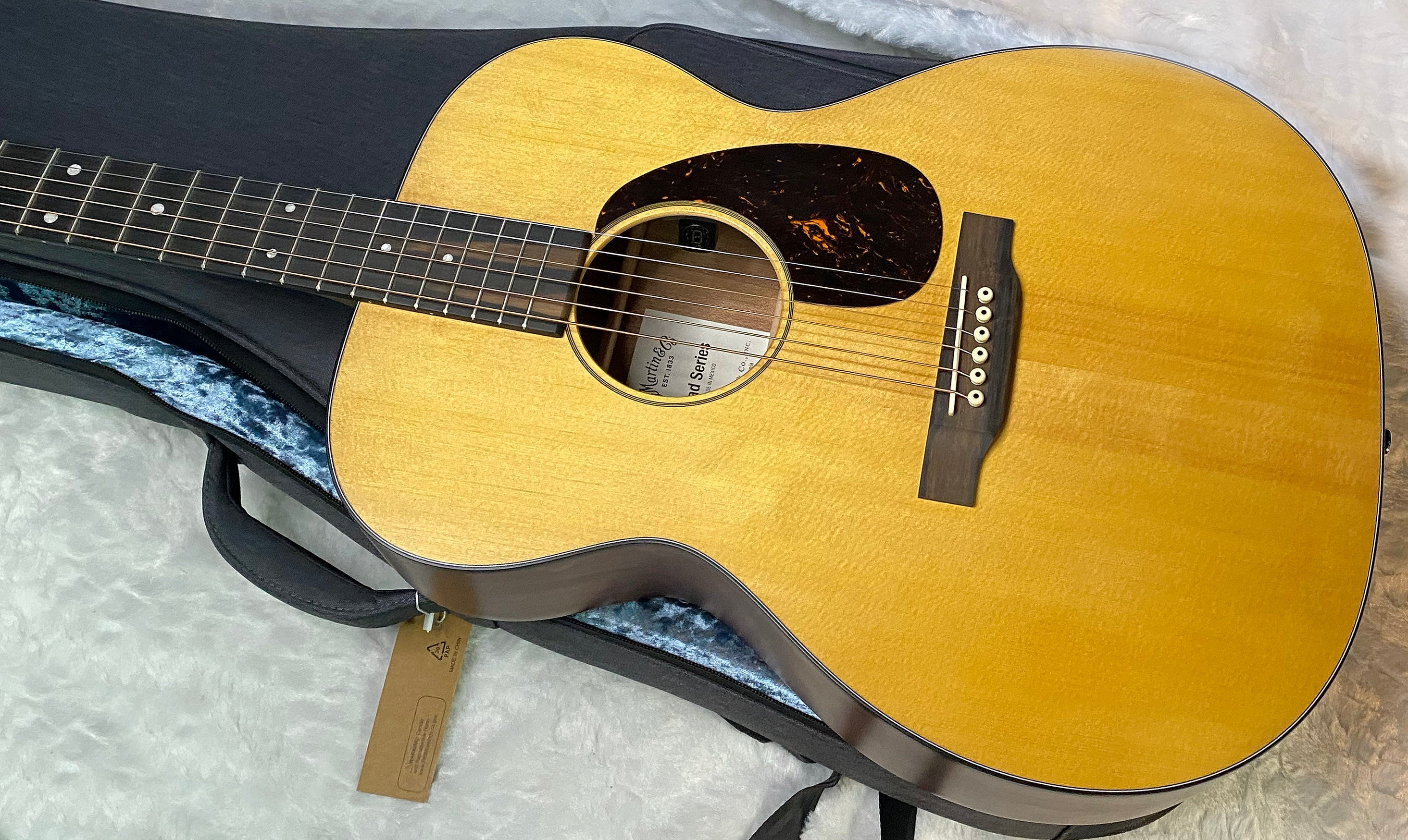 NEW! Martin Road Series 000-10E Retro Acoustic-Electric Guitar - Natural Aging Toner - 4.3 lbs - Authorized Dealer - G07162