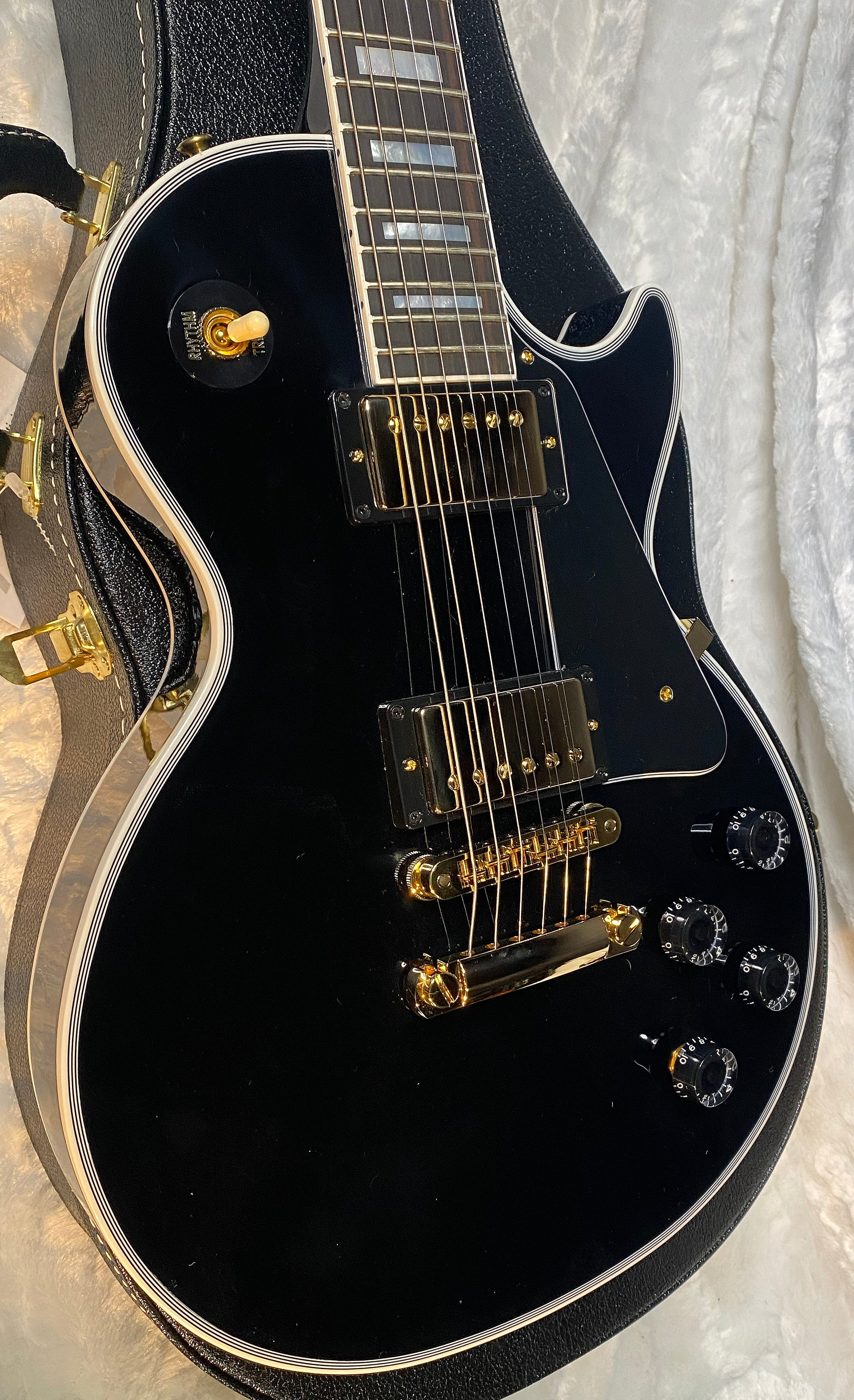 NEW! Gibson Custom Shop Les Paul Custom - Ebony Fingerboard - Authorized Dealer - Only 9.85 lbs - G06439