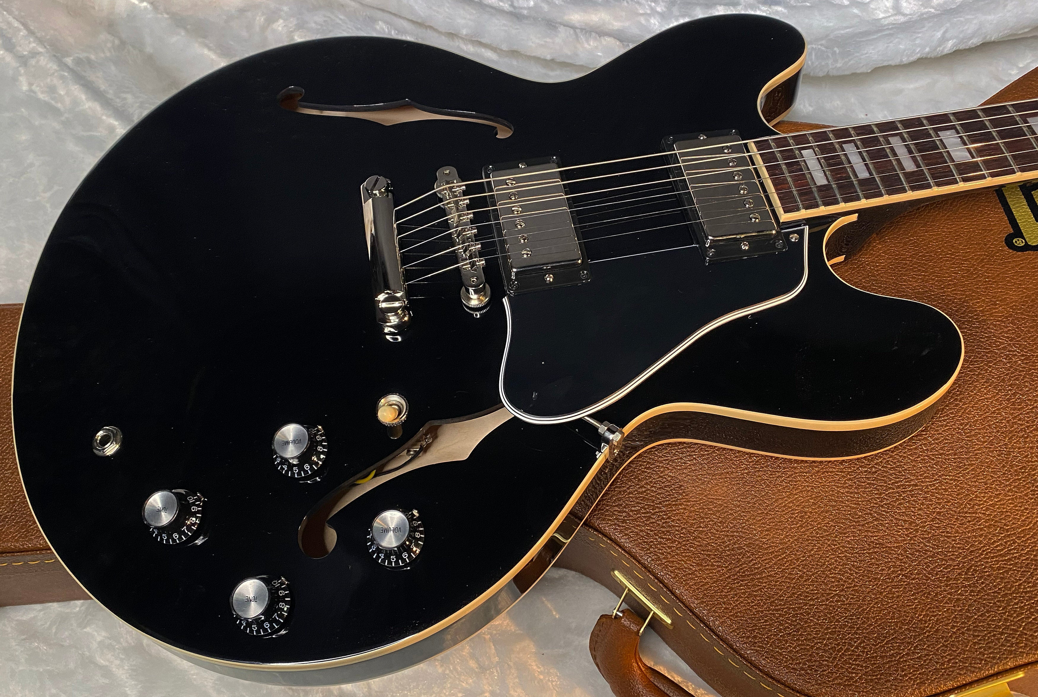 NEW! ! Gibson ES-335 60's Block - Ebony - Limited Edition - Only 7.9 lbs - Authorized Dealer - G06483