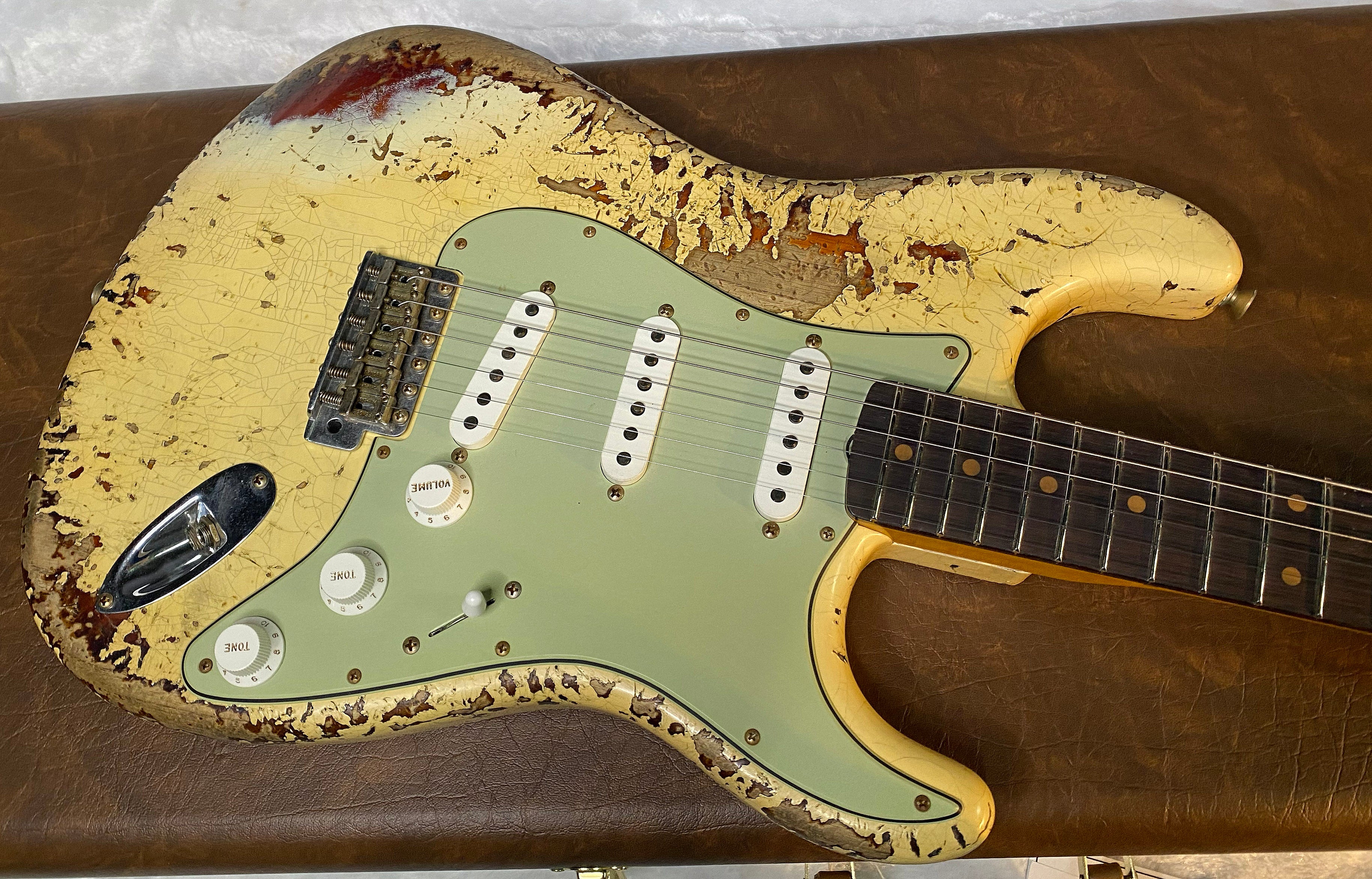 NEW! Fender Custom Shop '61 Reissue Stratocaster Heavy Relic - Ash Body - Handwound Pick-Ups - Vintage White over Sunburst - Authorized Dealer - In-Stock! 7.6lbs - G06487