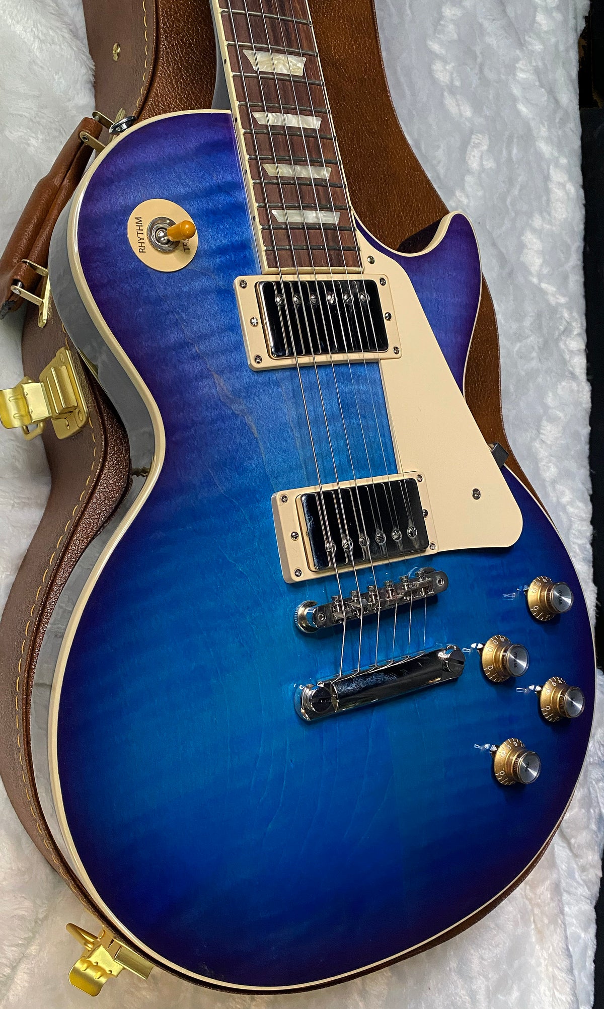 NEW! Gibson Les Paul Standard '60s Blueberry Burst - Authorized Dealer - Beautiful Flame Top - Only 9 lbs - G07888