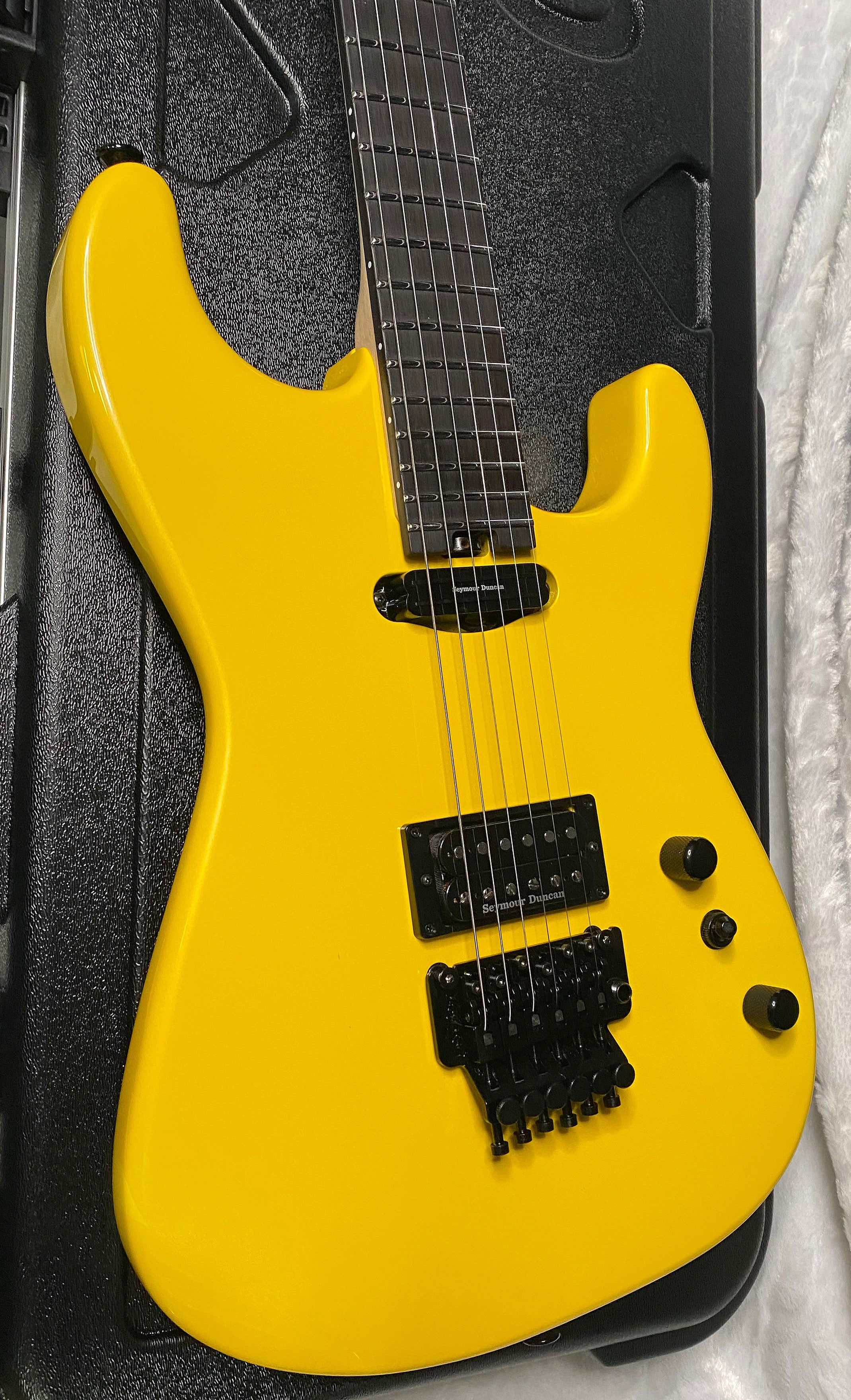 NEW ! Charvel USA Custom Shop Limited Edition San Dimas HS - Yellow Pearl Finish - Authorized Dealer - G07165