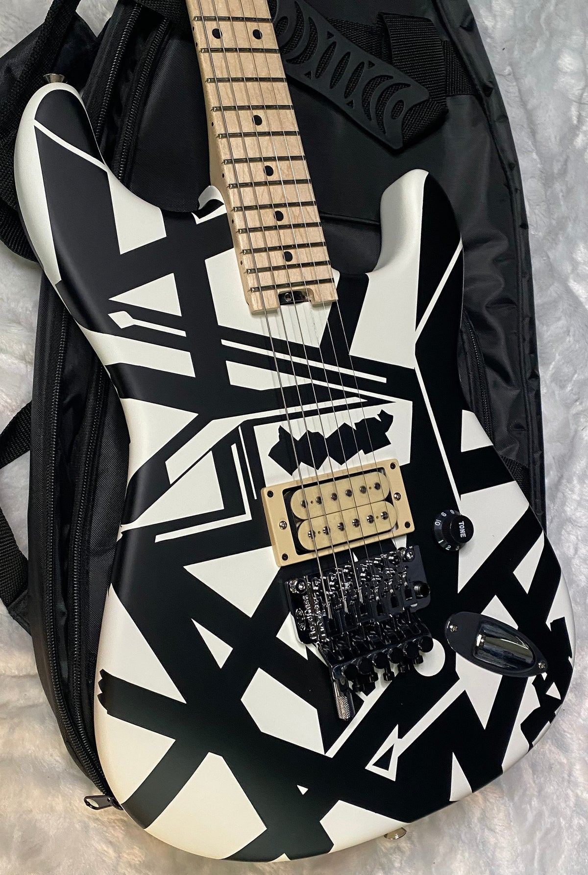 NEW EVH Striped Series Shapes Electric Guitar - White and Black - Gig Bag - 7.4lbs - Authorized Dealer - G07843