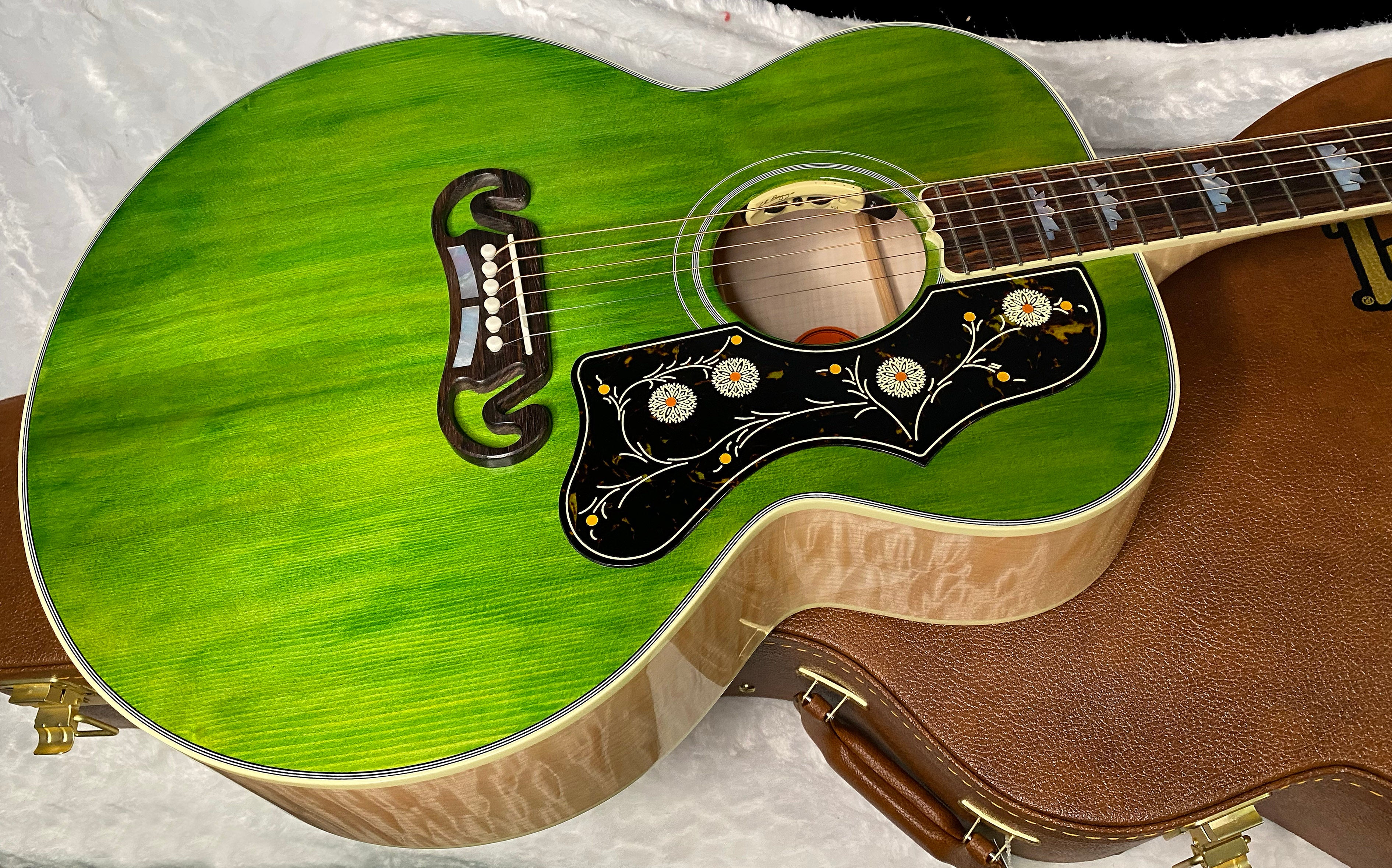 NEW ! Gibson SJ-200 Standard - Custom Shop - Dealer Select - Super RARE - Green Top - Authorized Dealer - AAAAA Flamed Natural Maple Back & Sides - G07203