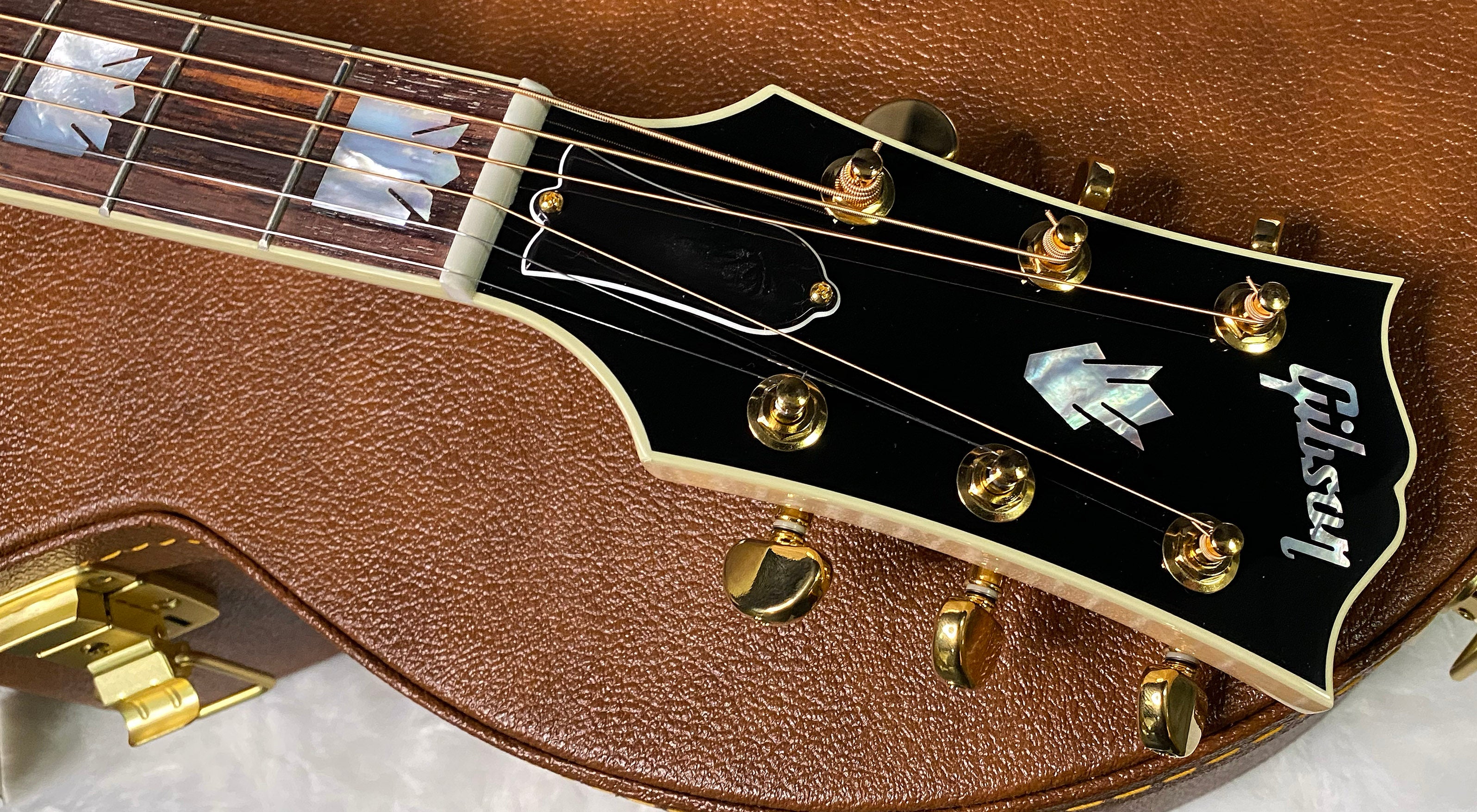 NEW ! Gibson SJ-200 Standard - Custom Shop - Dealer Select - Super RARE - Green Top - Authorized Dealer - AAAAA Flamed Natural Maple Back & Sides - G07203