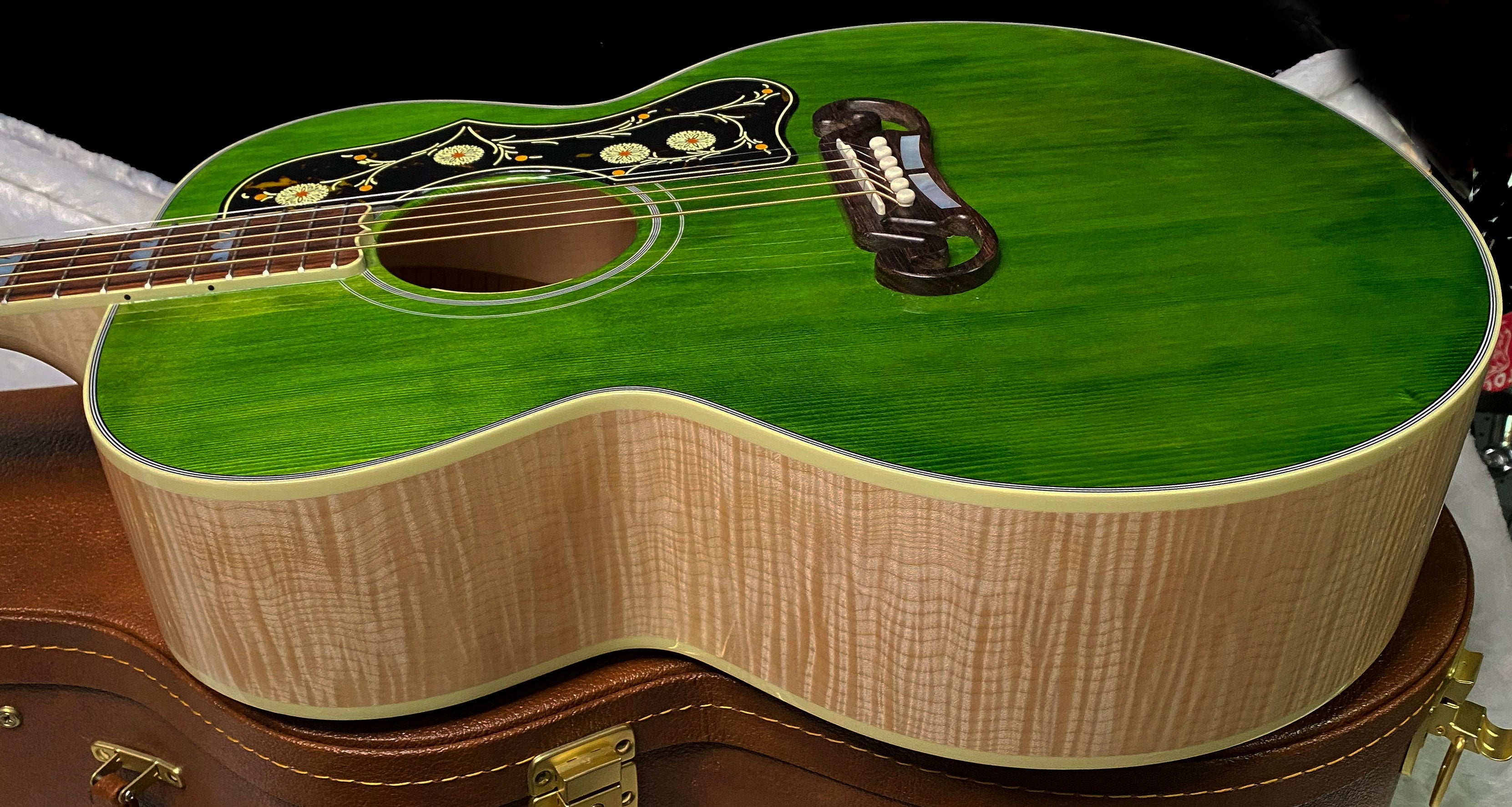 NEW ! Gibson SJ-200 Standard - Custom Shop - Dealer Select - Super RARE - Green Top - Authorized Dealer - AAAAA Flamed Natural Maple Back & Sides - G07203