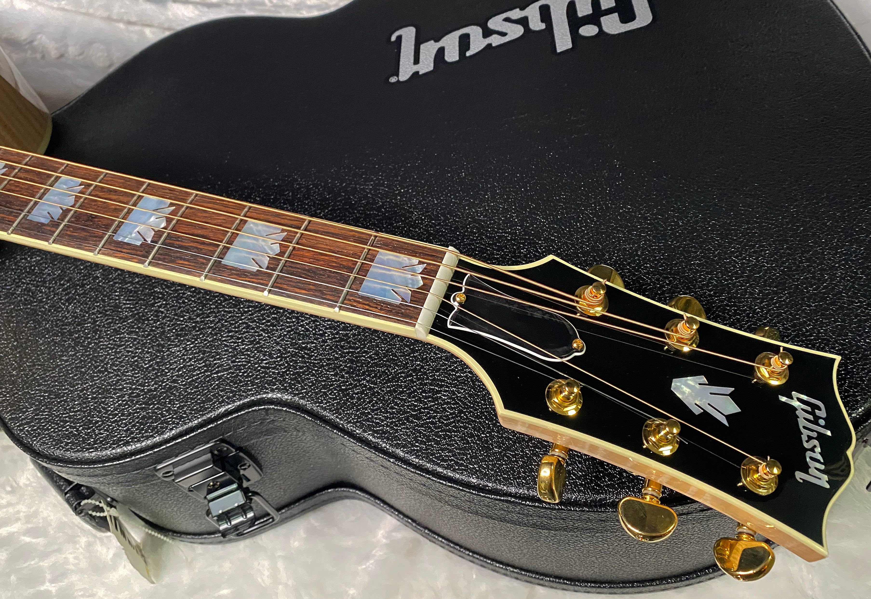 NEW ! Gibson SJ-200 Standard - Custom Shop - Dealer Select - Super RARE - Blue Top - Authorized Dealer - AAAAA Flamed Natural Maple Back & Sides - G07206