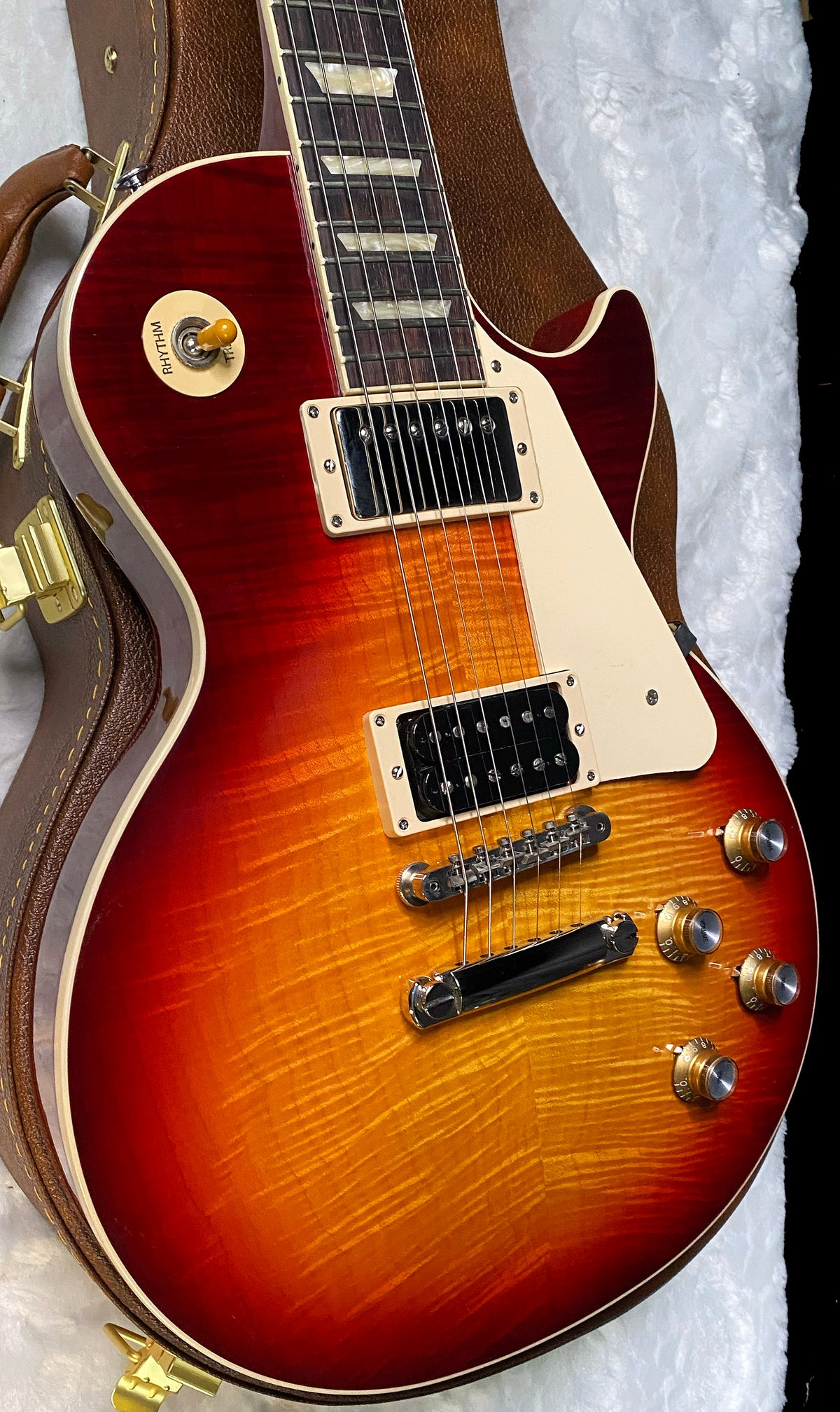 NEW ! Gibson Les Paul Standard '60s - KILLER AAA Flame - Factory Sunburst (custom shop finish) - Bizarre Guitar Limited Edition - .9.2lbs - Authorized Dealer - G07956