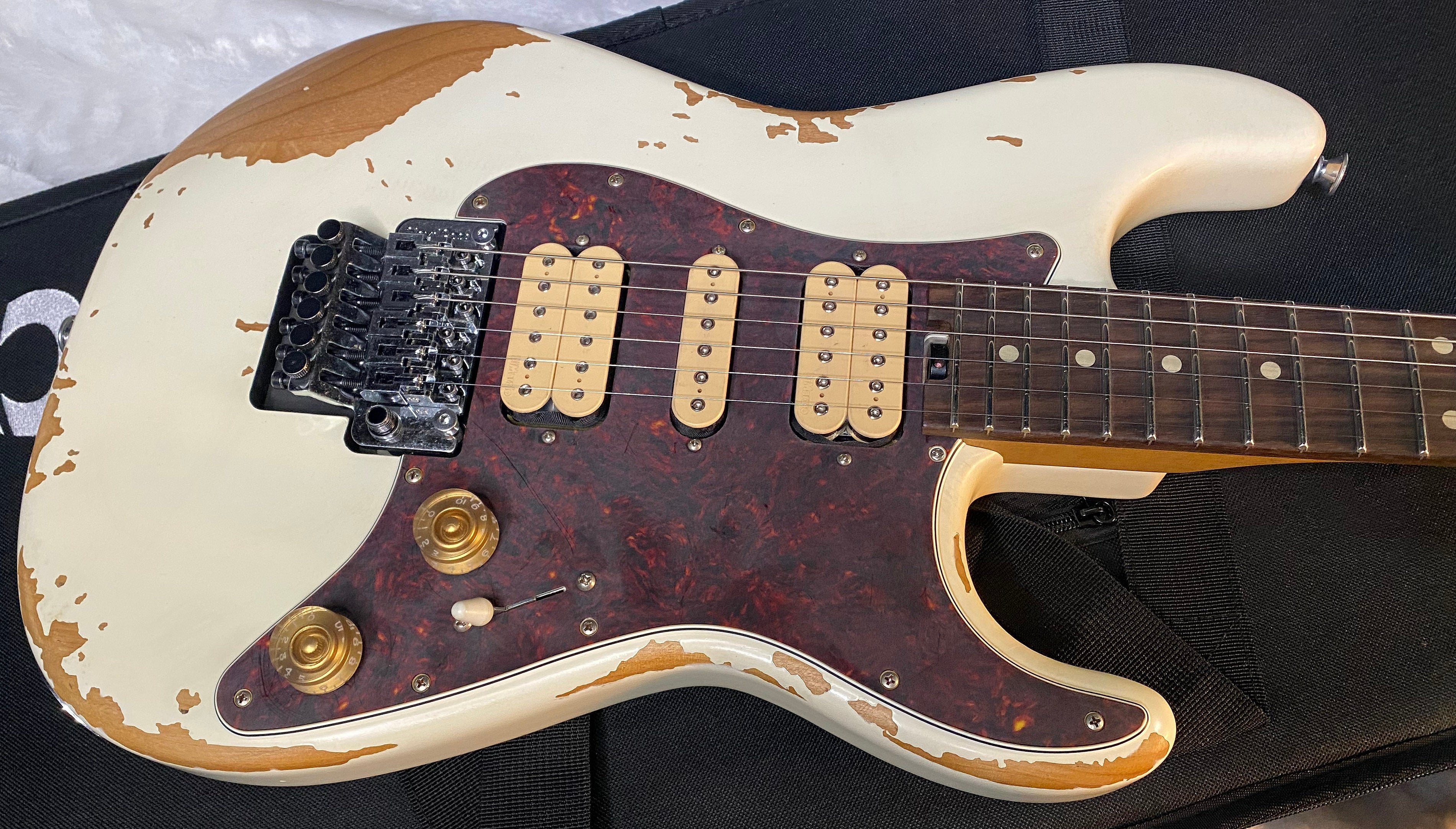 NEW ! Charvel Super-Stock So-Cal Style 1 HSH FR - Floyd Rose - Aged Arctic Finish - Authorized Dealer - G06534