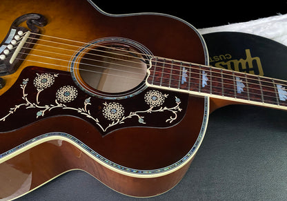 NEW ! Gibson Acoustic SJ-200 Custom Shop Anniversary Limited Edition Acoustic-electric Guitar - Cremona Burst - 4.85lbs - Authorized Dealer - G07193