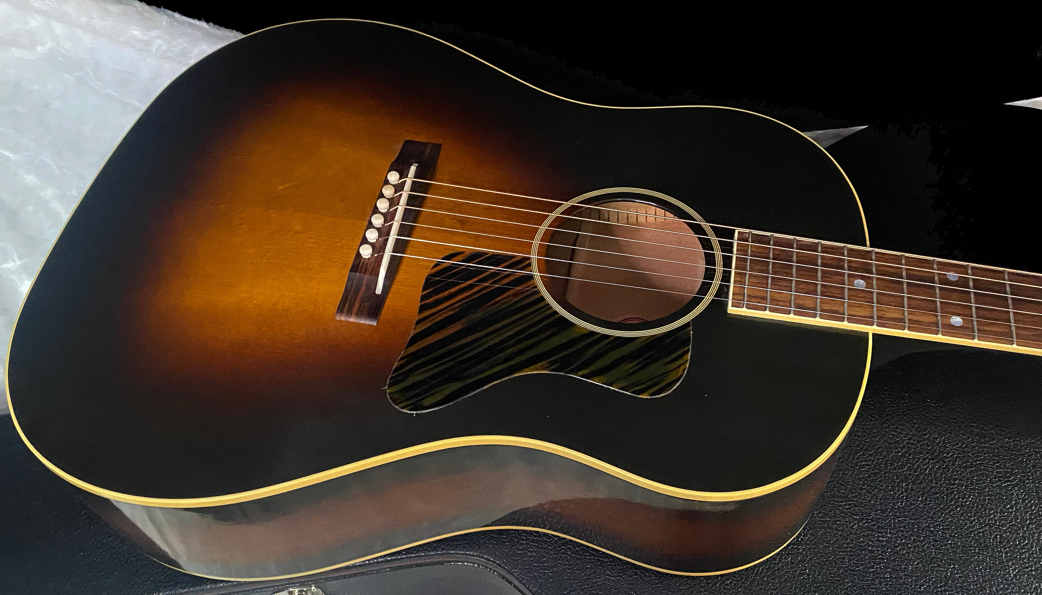 NEW! Gibson Acoustic 1934 Jumbo Acoustic Guitar - Vintage Sunburst VOS - Custom Shop - Authorized Dealer - 4.2lbs - G07202