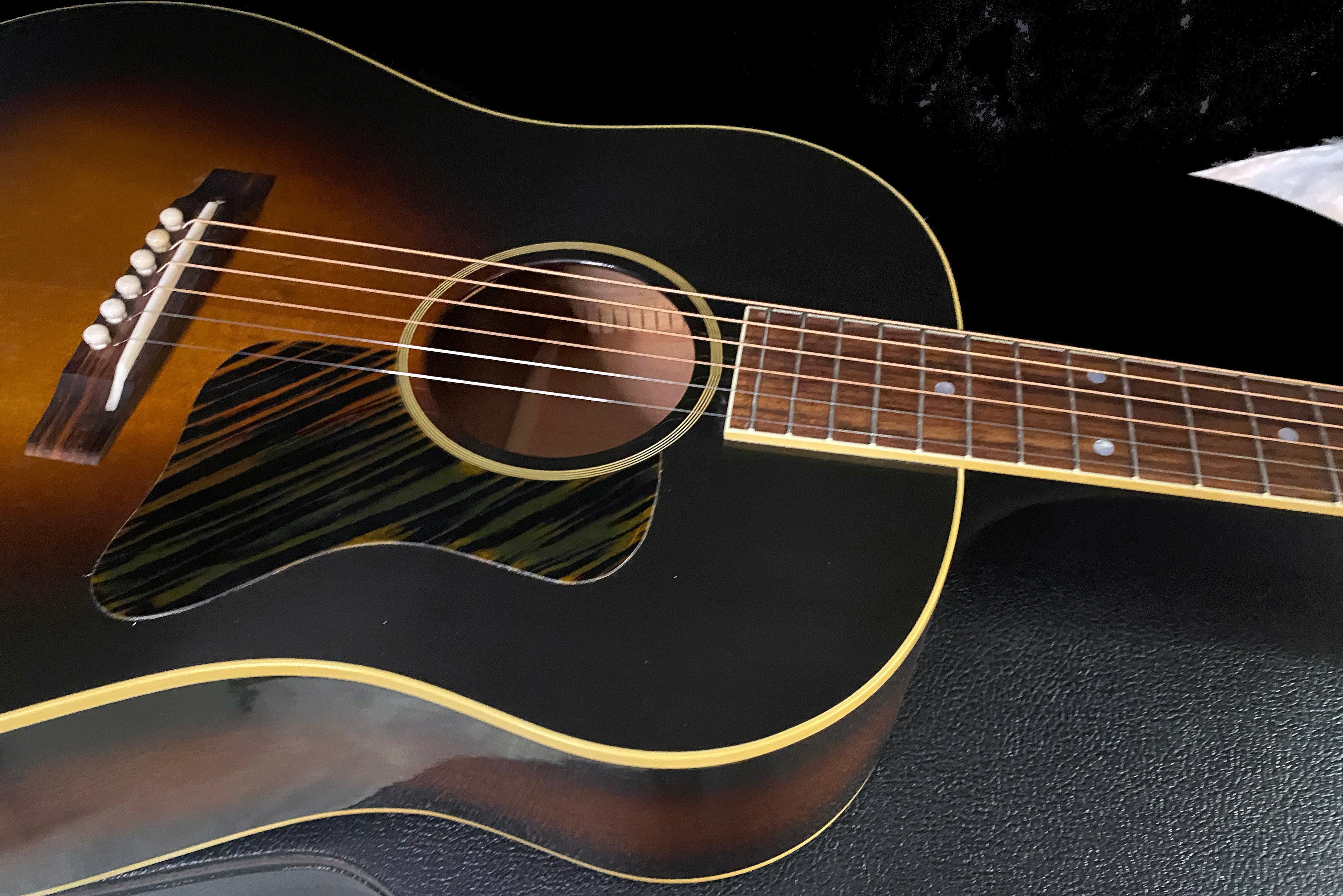 NEW! Gibson Acoustic 1934 Jumbo Acoustic Guitar - Vintage Sunburst VOS - Custom Shop - Authorized Dealer - 4.2lbs - G07202
