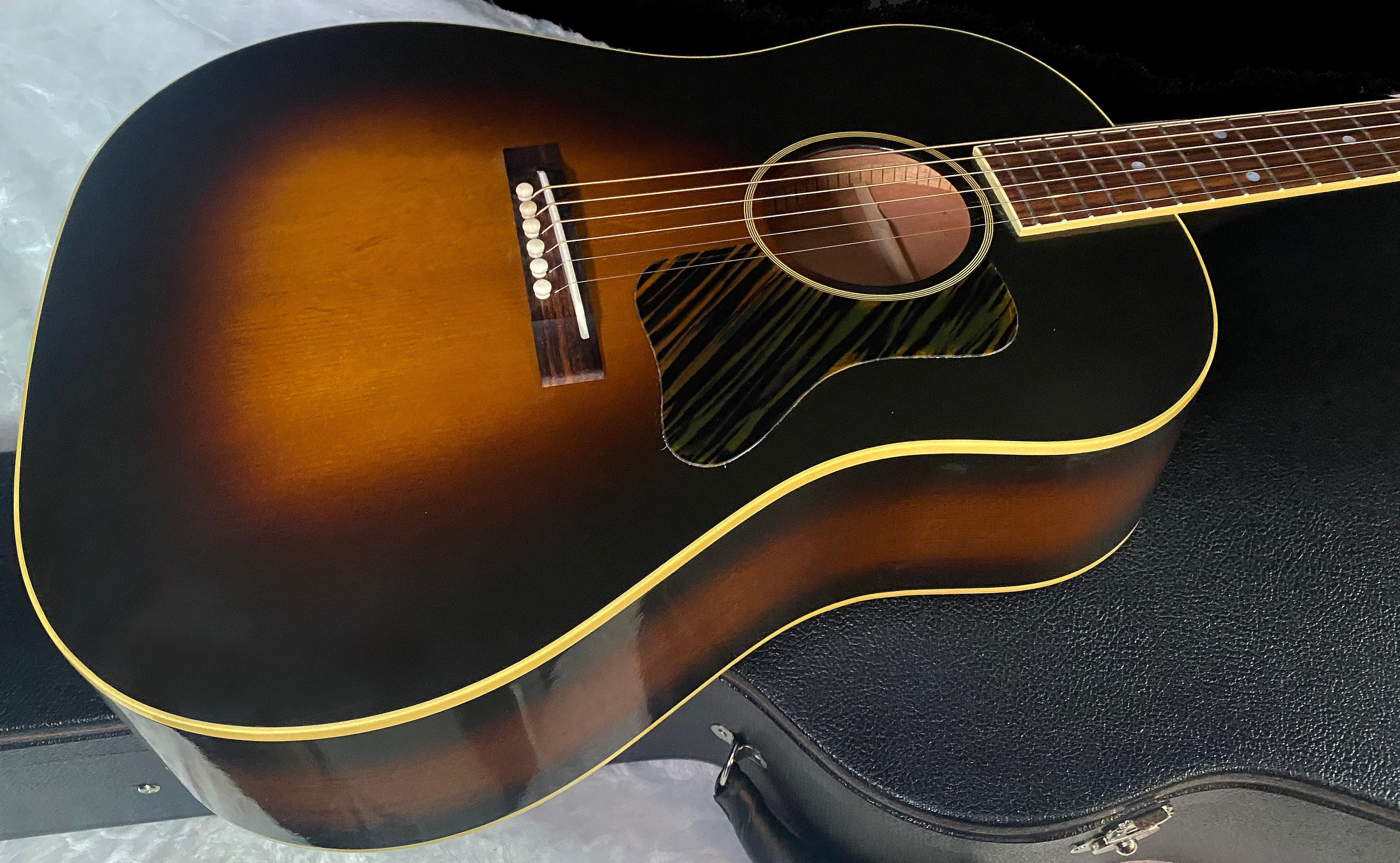 NEW! Gibson Acoustic 1934 Jumbo Acoustic Guitar - Vintage Sunburst VOS - Custom Shop - Authorized Dealer - 4.2lbs - G07202