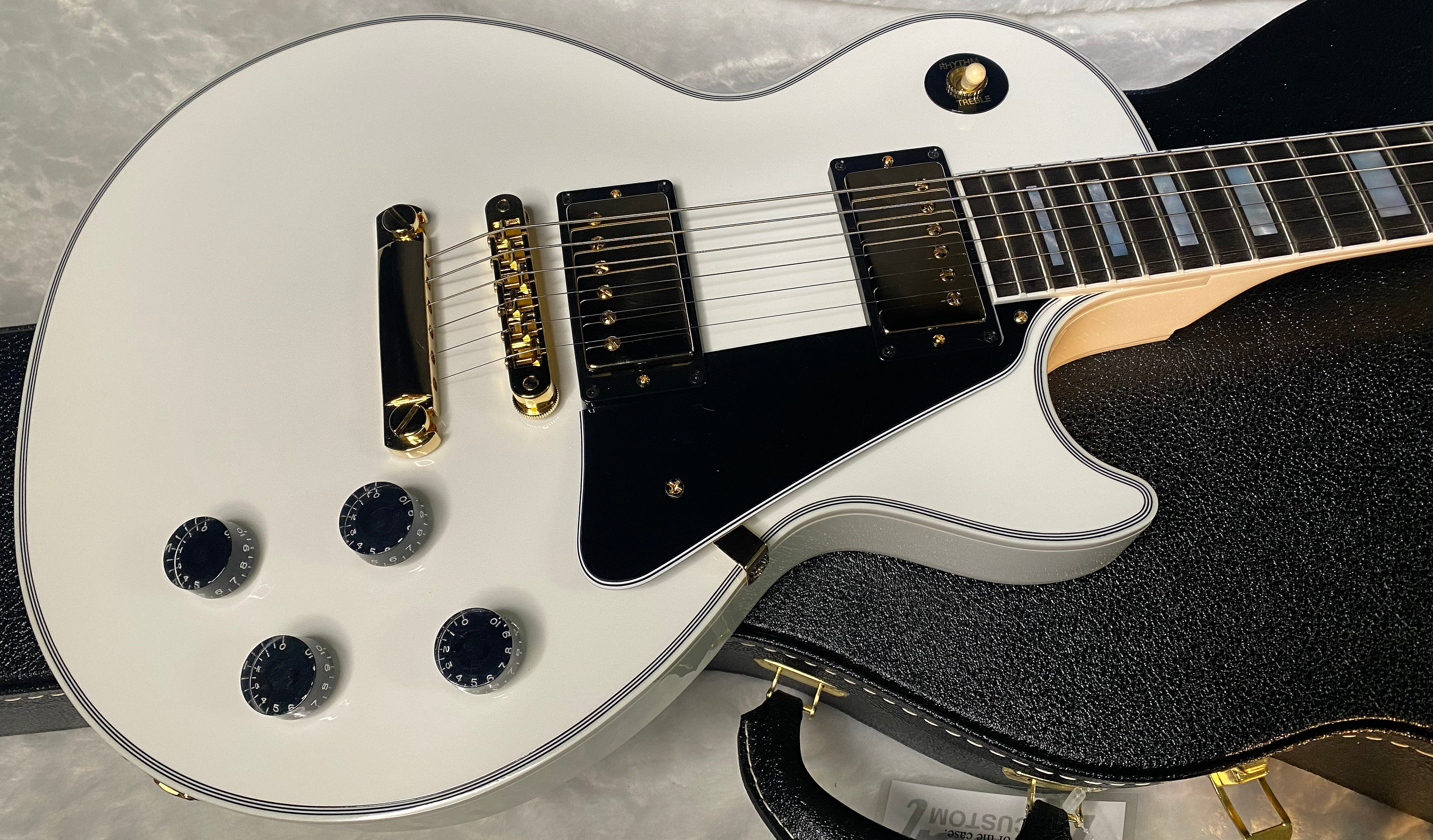 NEW! Gibson Les Paul Custom - Alpine White - Ebony Board - Authorized Dealer - In Stock! - 10.5 lbs!! - G06471