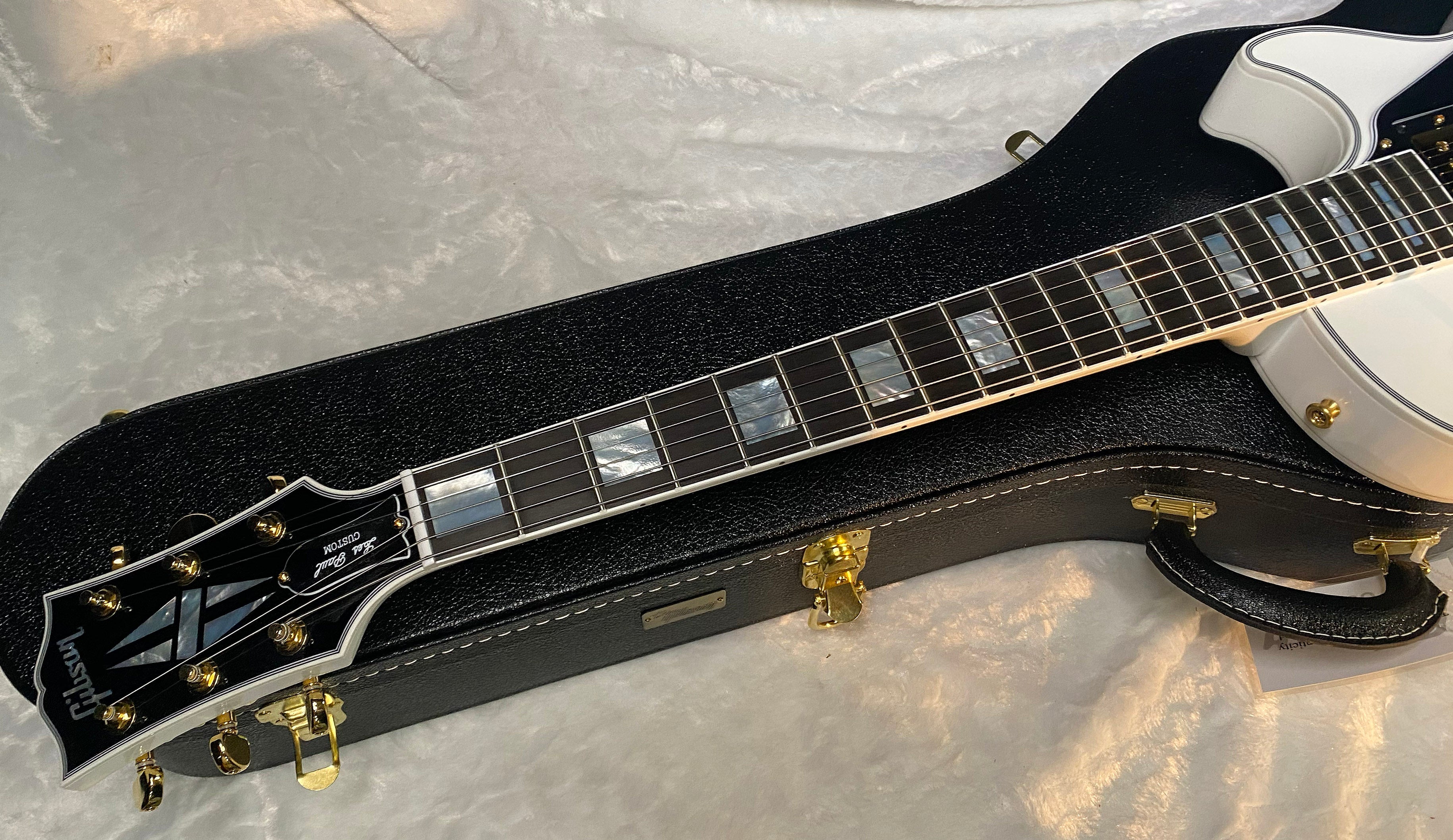 NEW! Gibson Les Paul Custom - Alpine White - Ebony Board - Authorized Dealer - In Stock! - 10.5 lbs!! - G06471