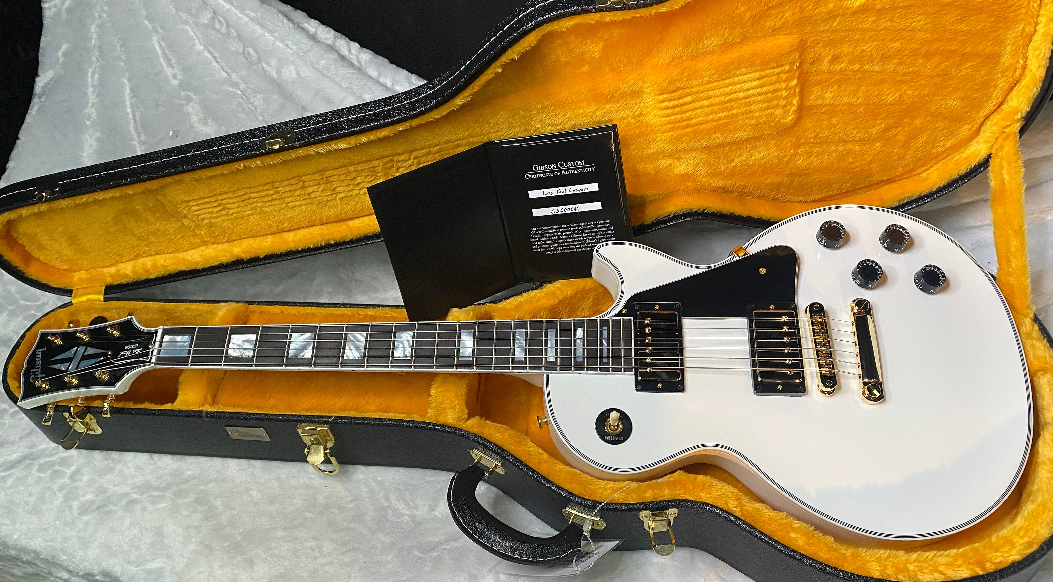 NEW! Gibson Les Paul Custom - Alpine White - Ebony Board - Authorized Dealer - In Stock! - 10.5 lbs!! - G06471