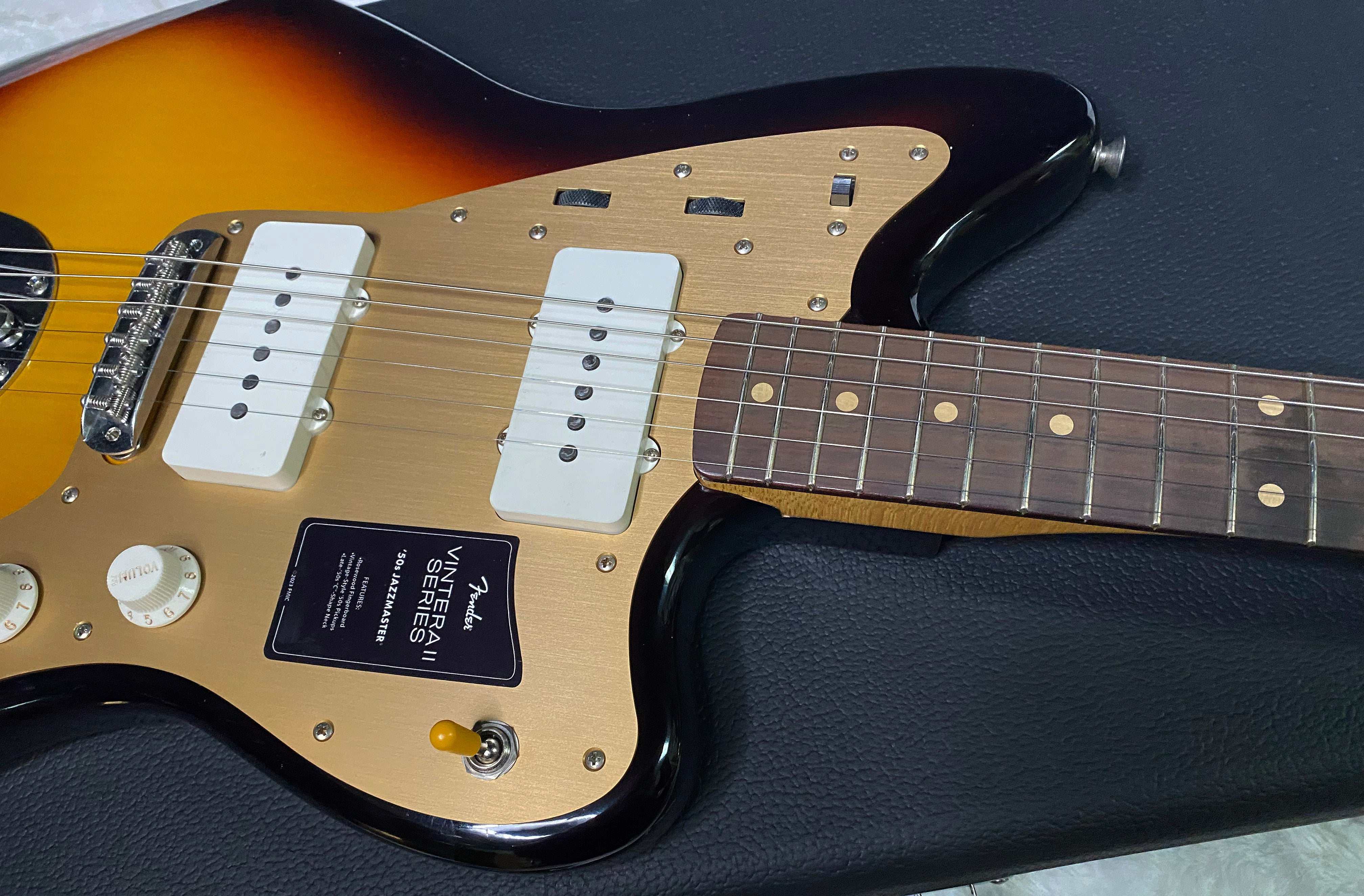 NEW! Fender Limited Edition Vintera II Road Worn '50s Jazzmaster - 3-Color Sunburst - Authorized Dealer - 7.5lbs - G06593