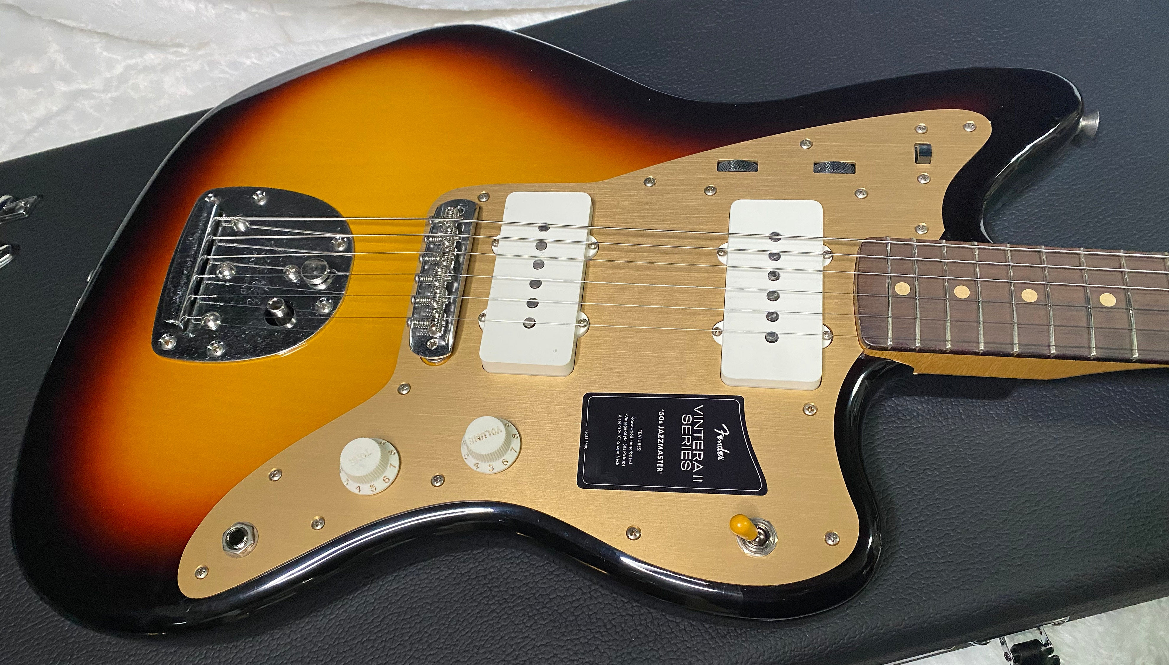 NEW! Fender Limited Edition Vintera II Road Worn '50s Jazzmaster - 3-Color Sunburst - Authorized Dealer - 7.5lbs - G06593
