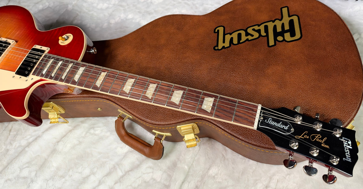 NEW ! Gibson Les Paul Standard '60s - Beautiful AAA Flame - Factory Sunburst (custom shop finish) - Bizarre Guitar Limited Edition - 9 lbs - Authorized Dealer - G07929