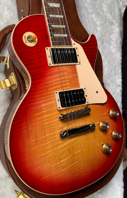 NEW ! Gibson Les Paul Standard '60s - Beautiful AAA Flame - Factory Sunburst (custom shop finish) - Bizarre Guitar Limited Edition - 9 lbs - Authorized Dealer - G07929
