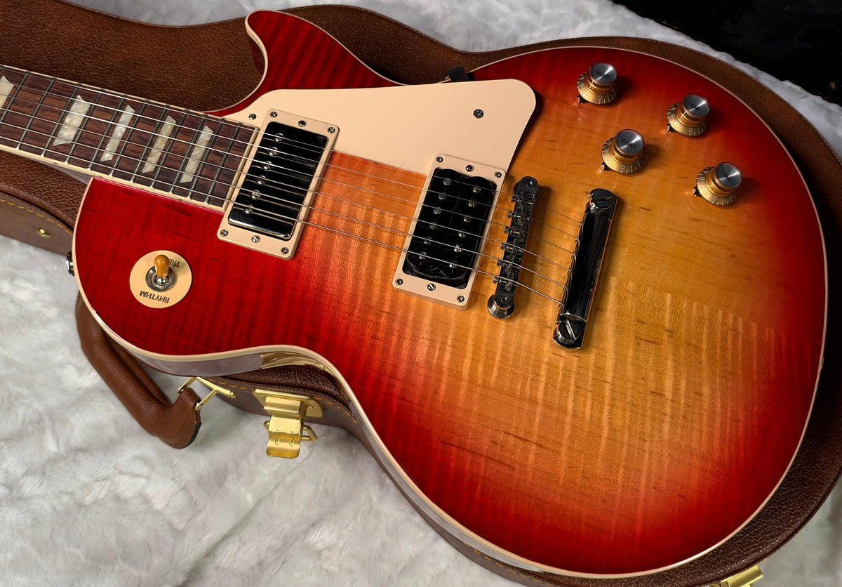 NEW ! Gibson Les Paul Standard '60s - Beautiful AAA Flame - Factory Sunburst (custom shop finish) - Bizarre Guitar Limited Edition - 9 lbs - Authorized Dealer - G07929
