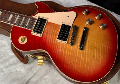 NEW ! Gibson Les Paul Standard '60s - Beautiful AAA Flame - Factory Sunburst (custom shop finish) - Bizarre Guitar Limited Edition - 9 lbs - Authorized Dealer - G07929