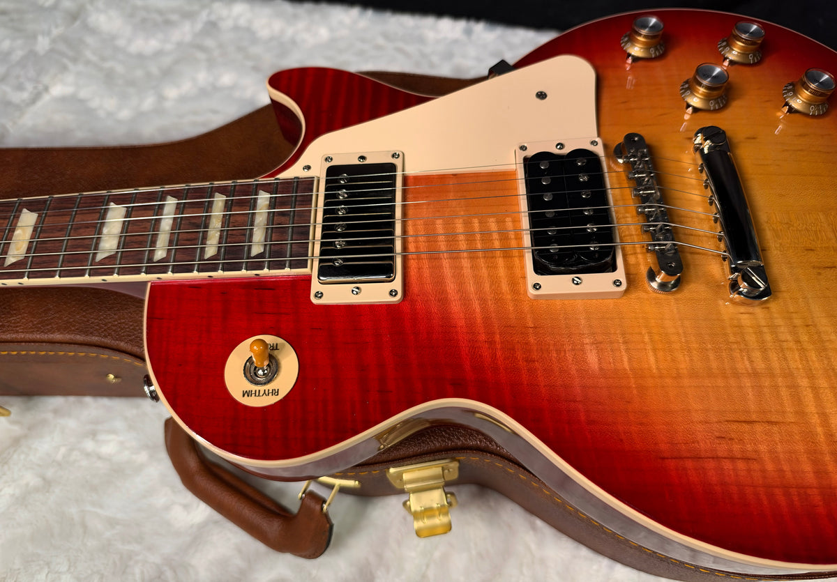 NEW ! Gibson Les Paul Standard '60s - Beautiful AAA Flame - Factory Sunburst (custom shop finish) - Bizarre Guitar Limited Edition - 9 lbs - Authorized Dealer - G07929