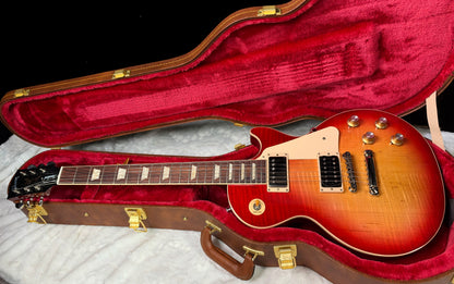 NEW ! Gibson Les Paul Standard '60s - Beautiful AAA Flame - Factory Sunburst (custom shop finish) - Bizarre Guitar Limited Edition - 9 lbs - Authorized Dealer - G07929