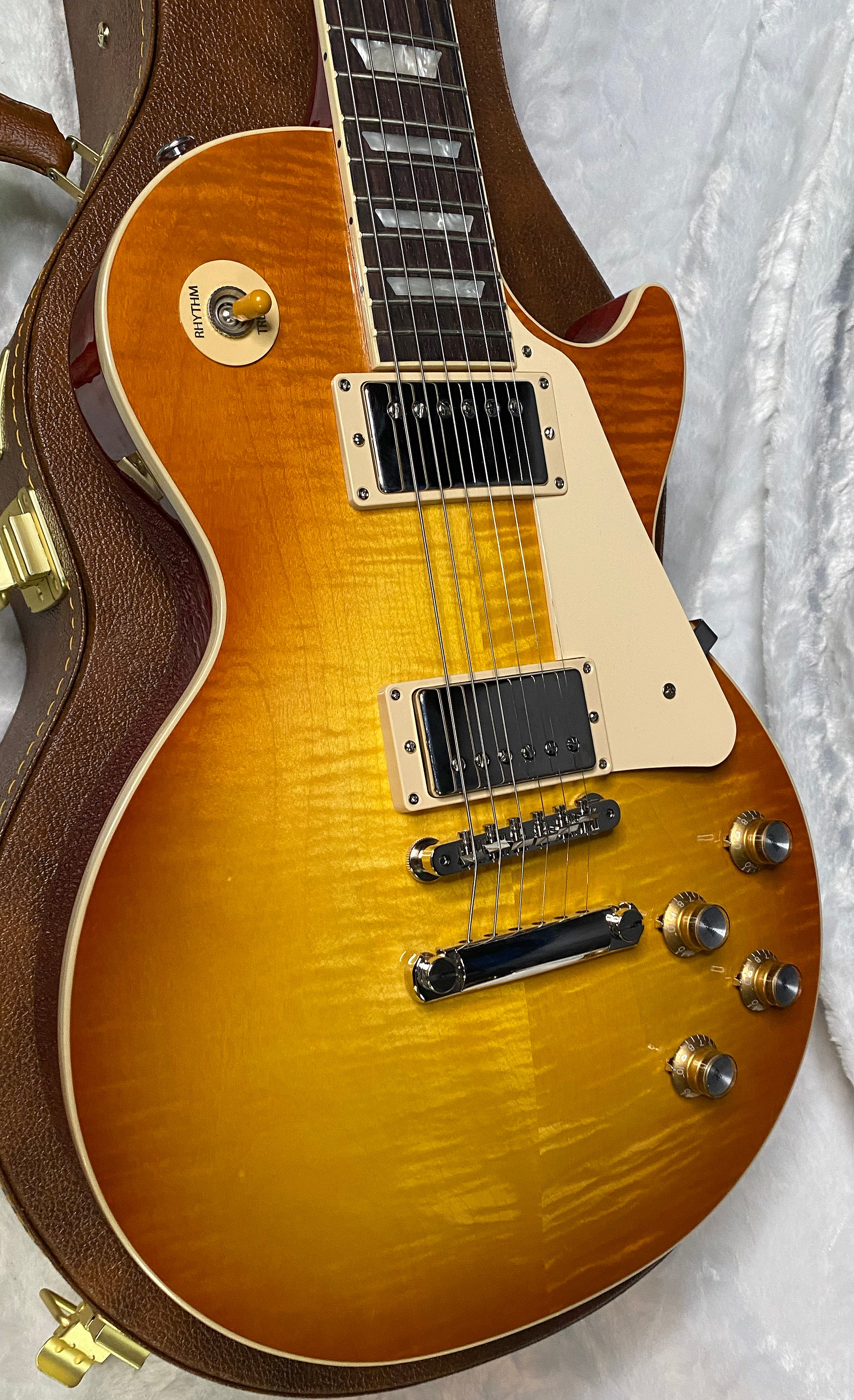 NEW ! Gibson Les Paul 60's Standard Unburst - Authorized Dealer - Flame Maple Top - 9.7lbs - G07187